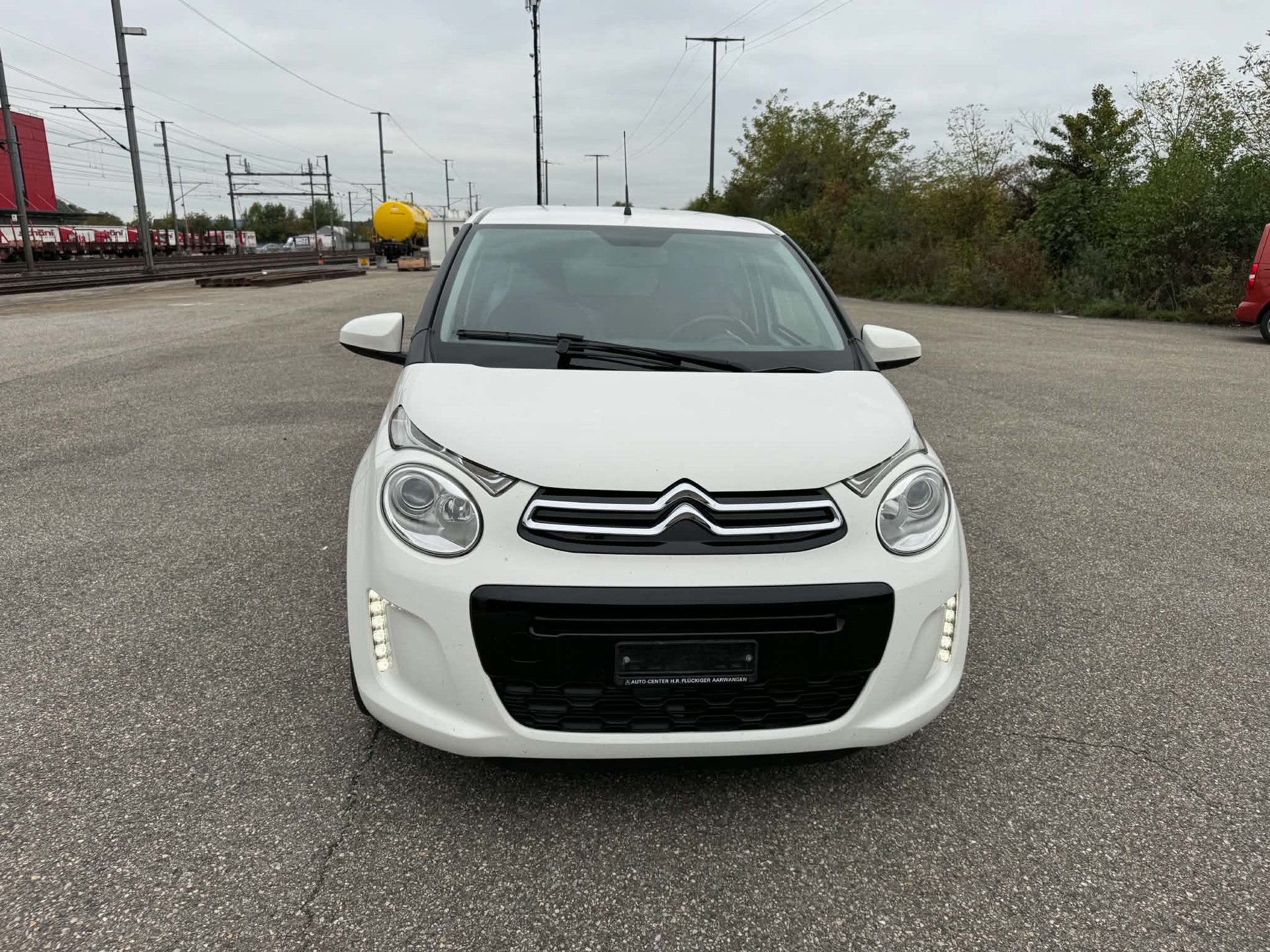 CITROEN C1 1.2 VTi Shine Airscape-image-10