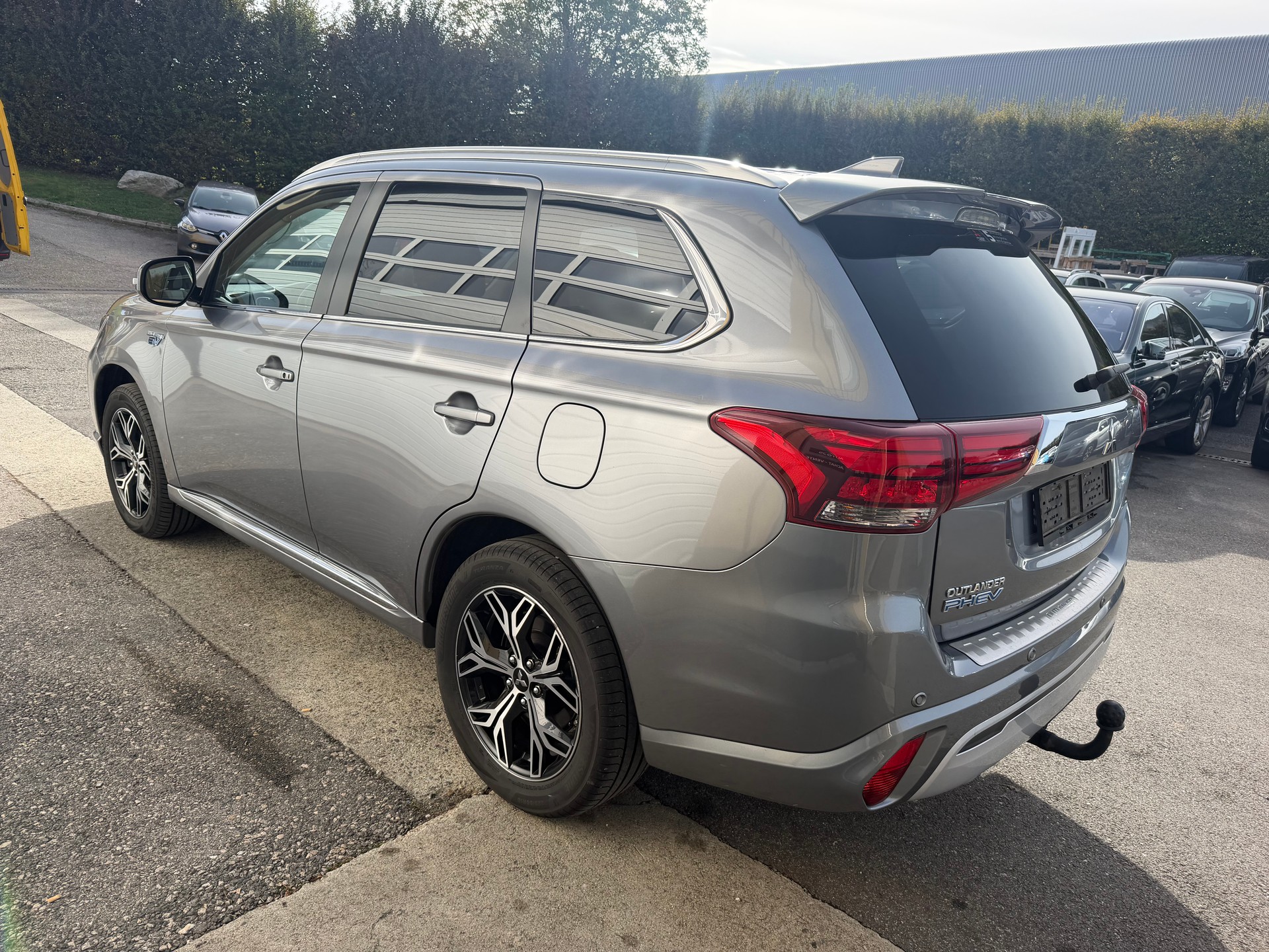 MITSUBISHI Outlander 2.4 PHEV Style 4WD Automatic-image-11