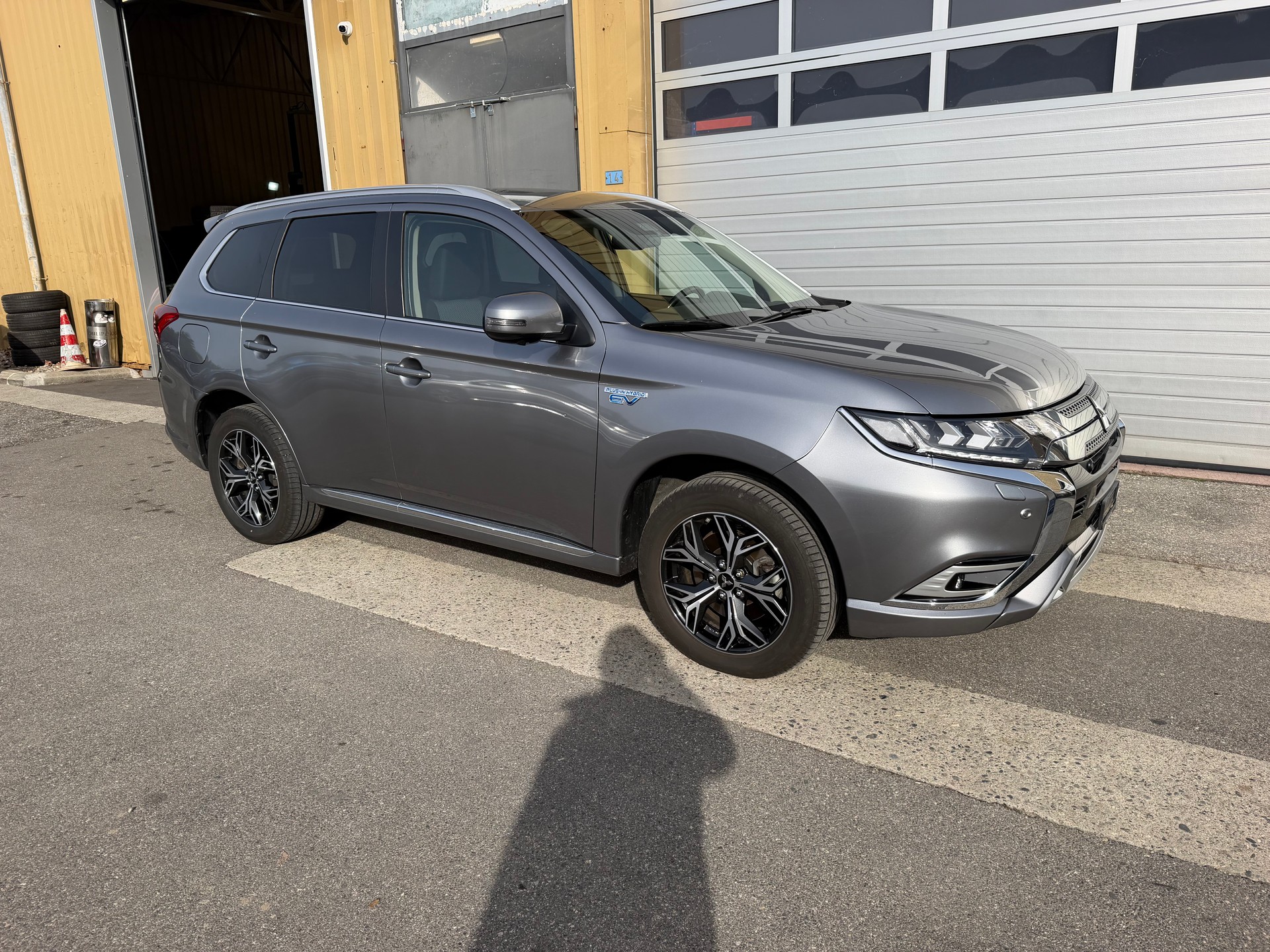 MITSUBISHI Outlander 2.4 PHEV Style 4WD Automatic-image-0