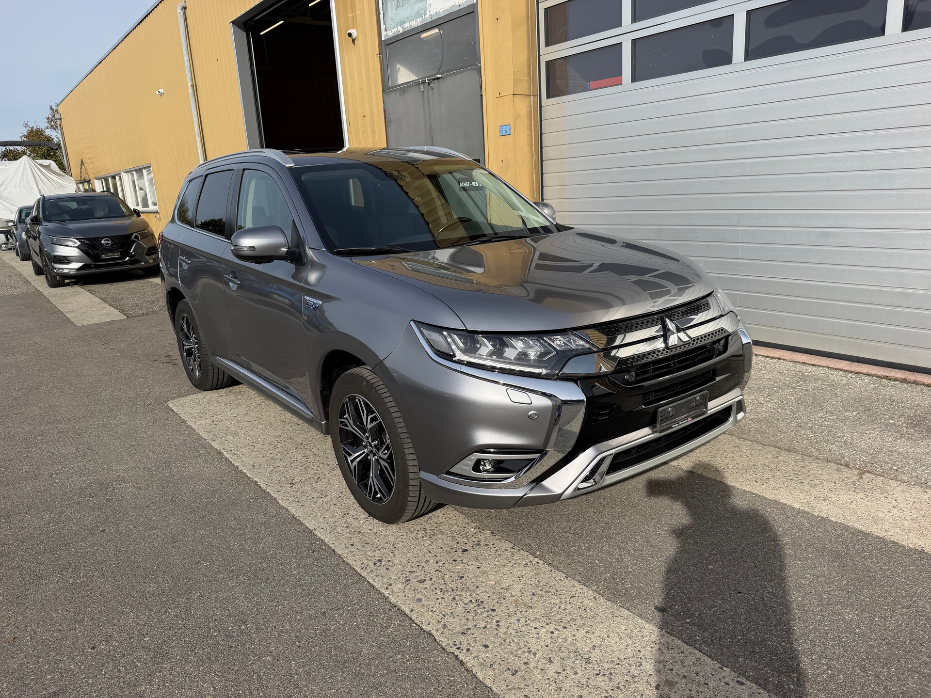 MITSUBISHI Outlander 2.4 PHEV Style 4WD Automatic-image-2
