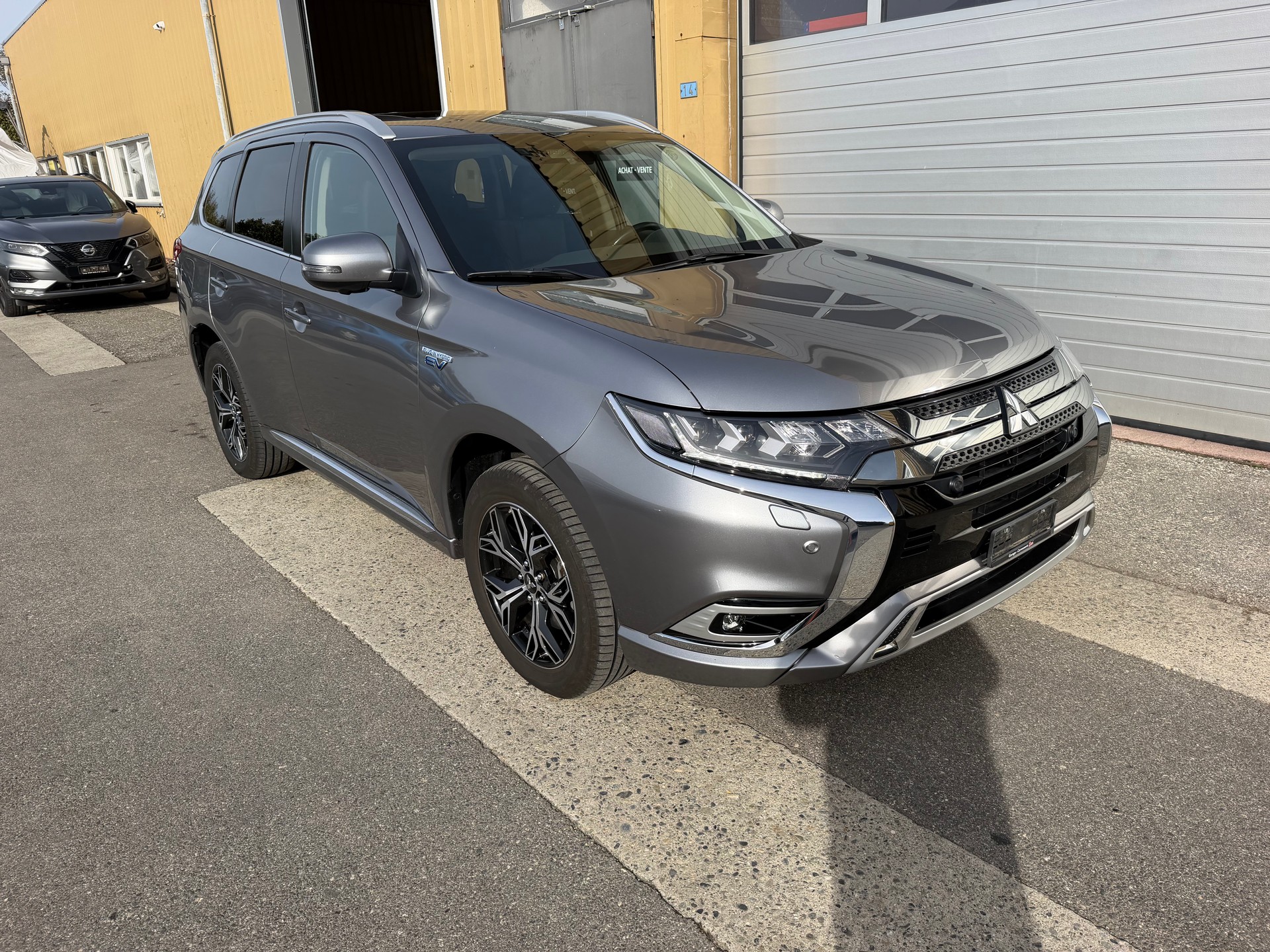 MITSUBISHI Outlander 2.4 PHEV Style 4WD Automatic-image-13