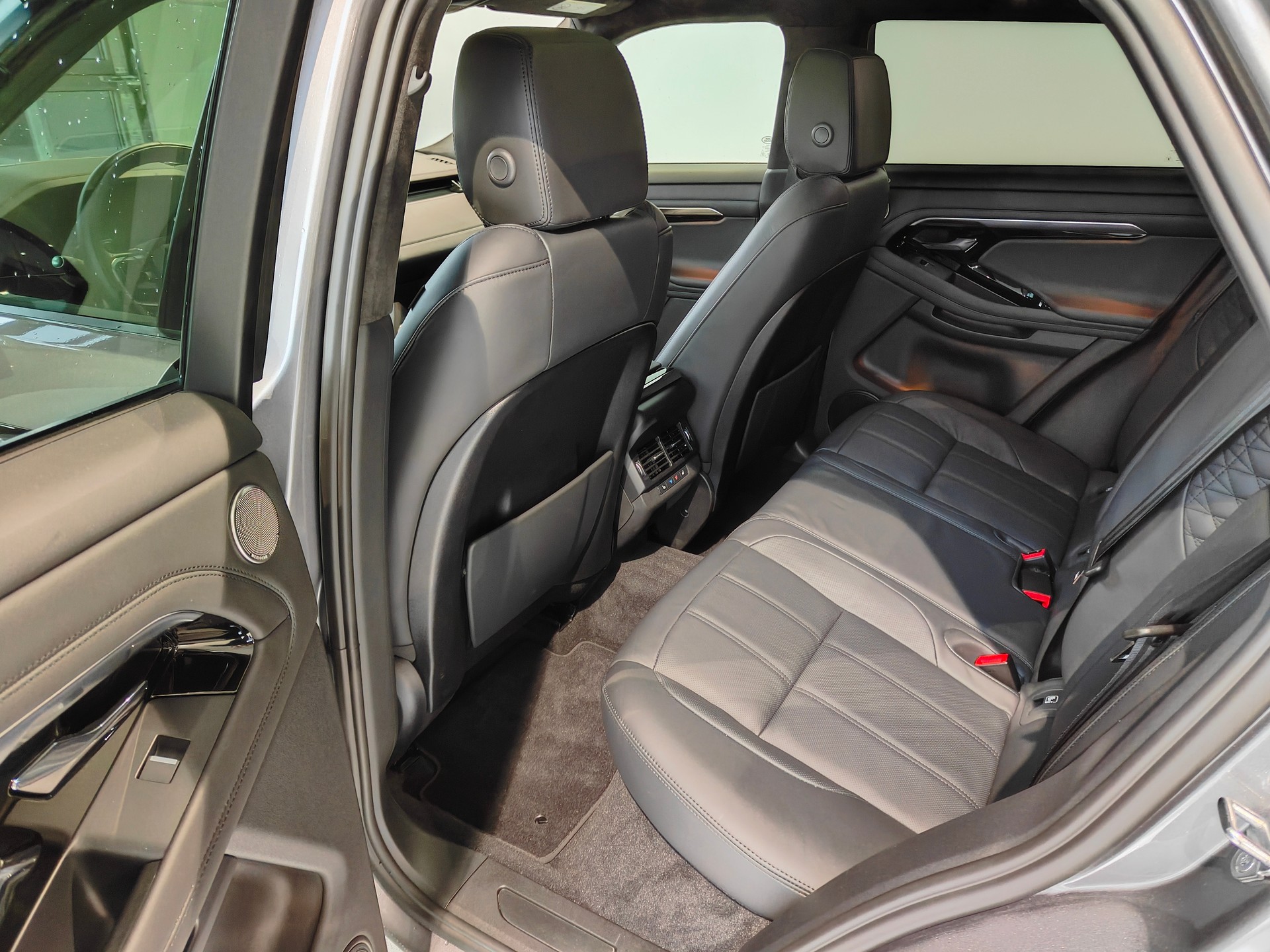 LAND ROVER Range Rover Evoque R-Dynamic P 250 AB AT9-image-5