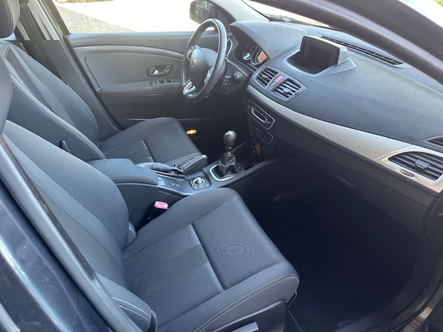 RENAULT Mégane Grandtour 1.4 16V Turbo Bose-image-7
