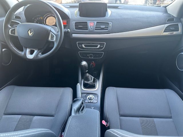 RENAULT Mégane Grandtour 1.4 16V Turbo Bose-image-6