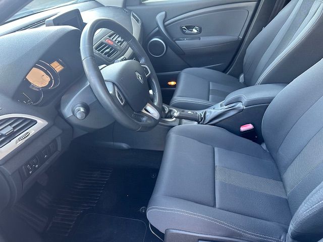 RENAULT Mégane Grandtour 1.4 16V Turbo Bose-image-8