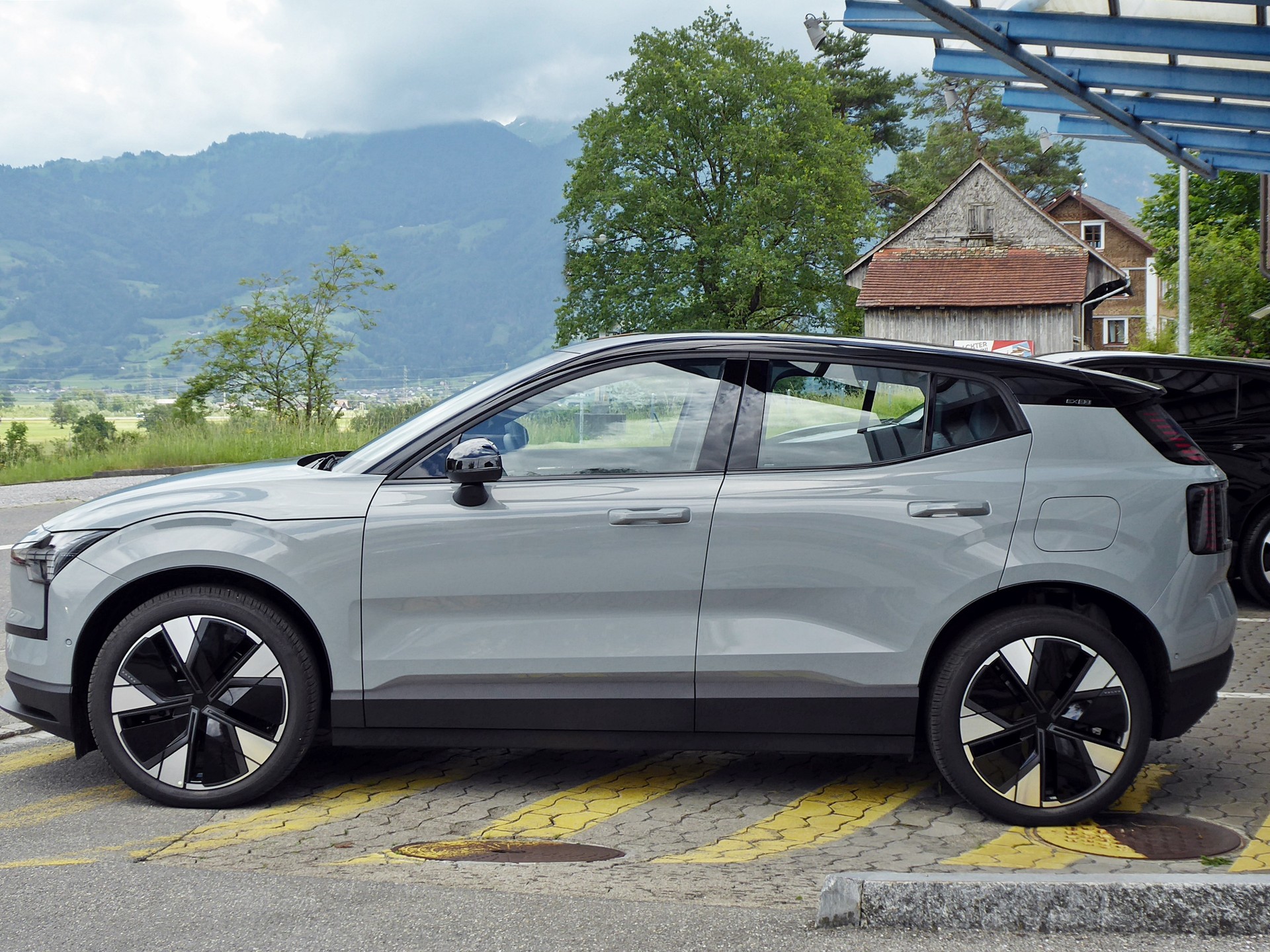 VOLVO EX30 E60 69kWh Ext Ra Ultra-image-1