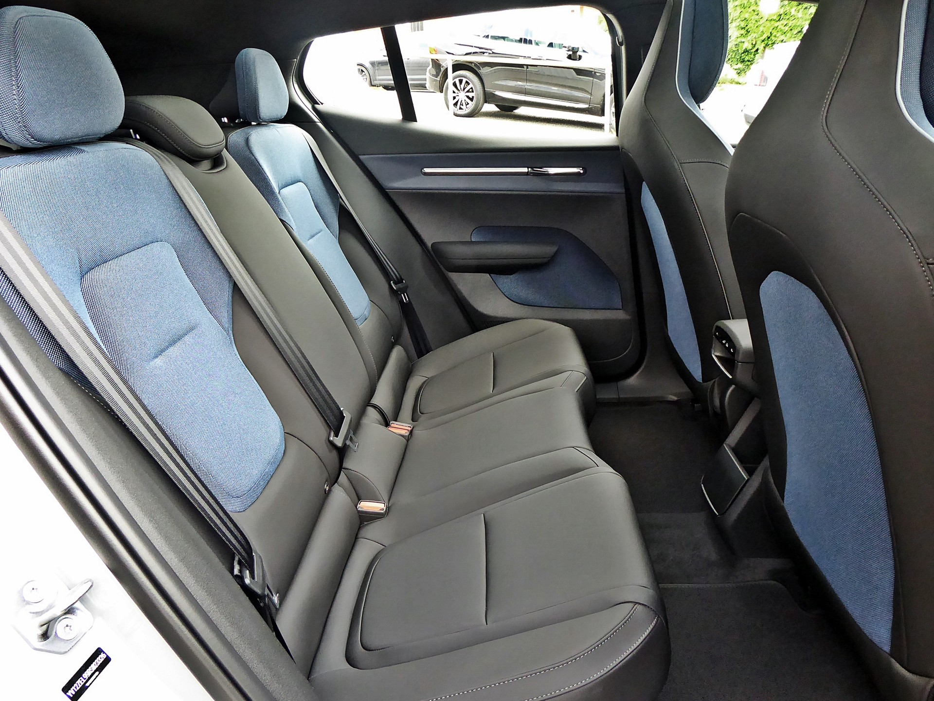 VOLVO EX30 E60 69kWh Ext Ra Ultra-image-5