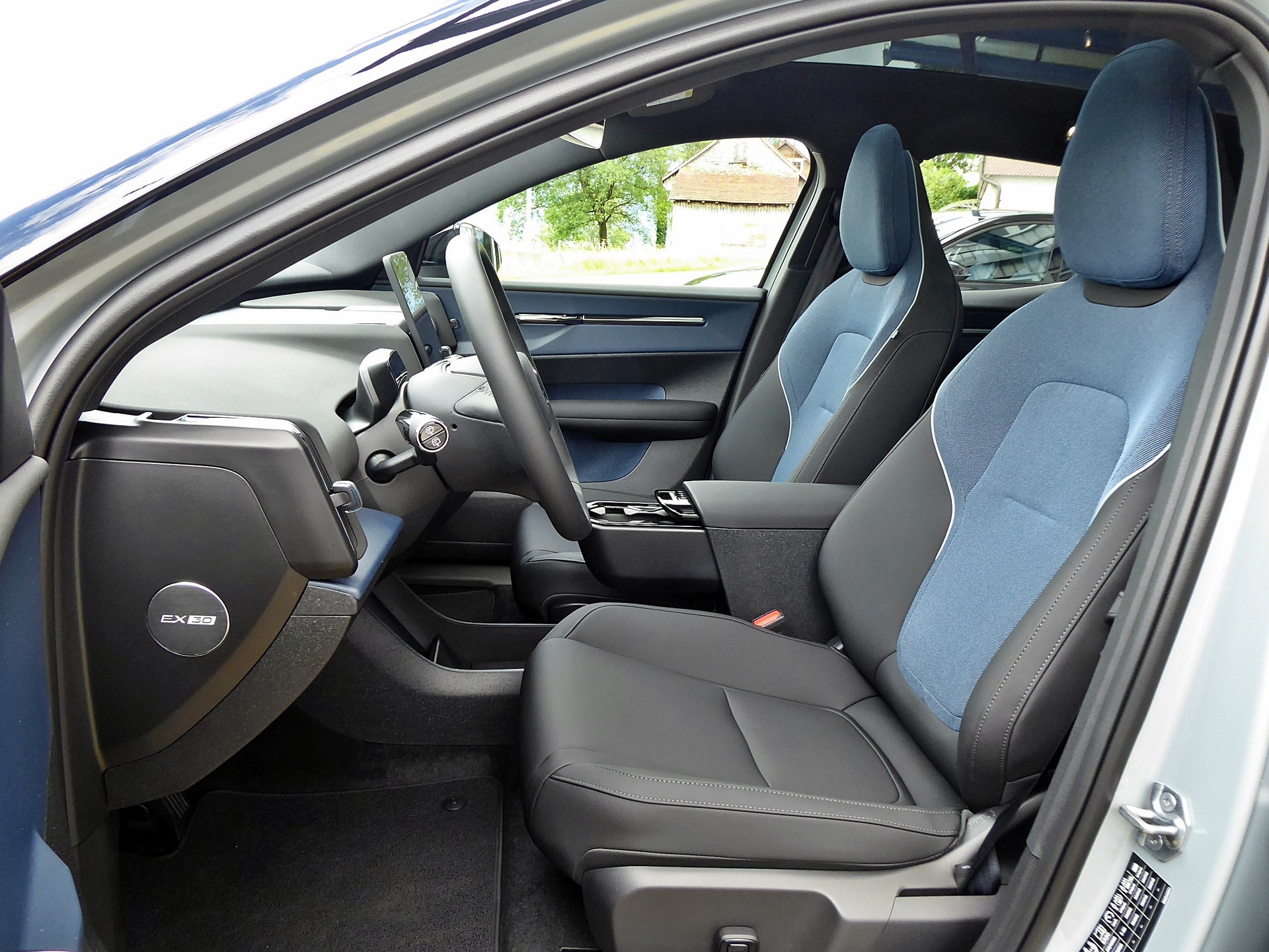 VOLVO EX30 E60 69kWh Ext Ra Ultra-image-8