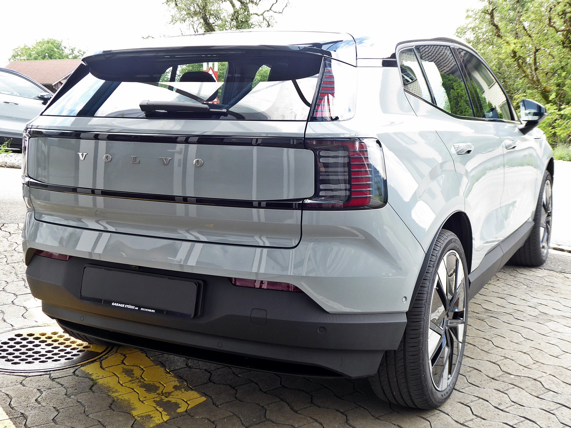 VOLVO EX30 E60 69kWh Ext Ra Ultra-image-3