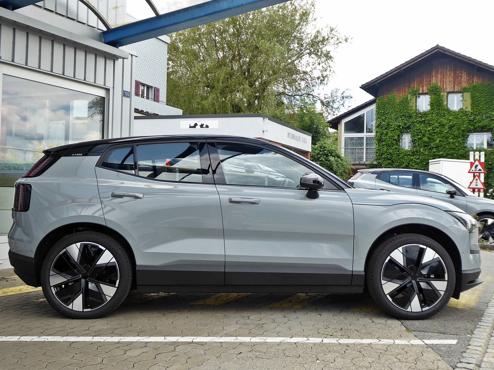 VOLVO EX30 E60 69kWh Ext Ra Ultra-image-2