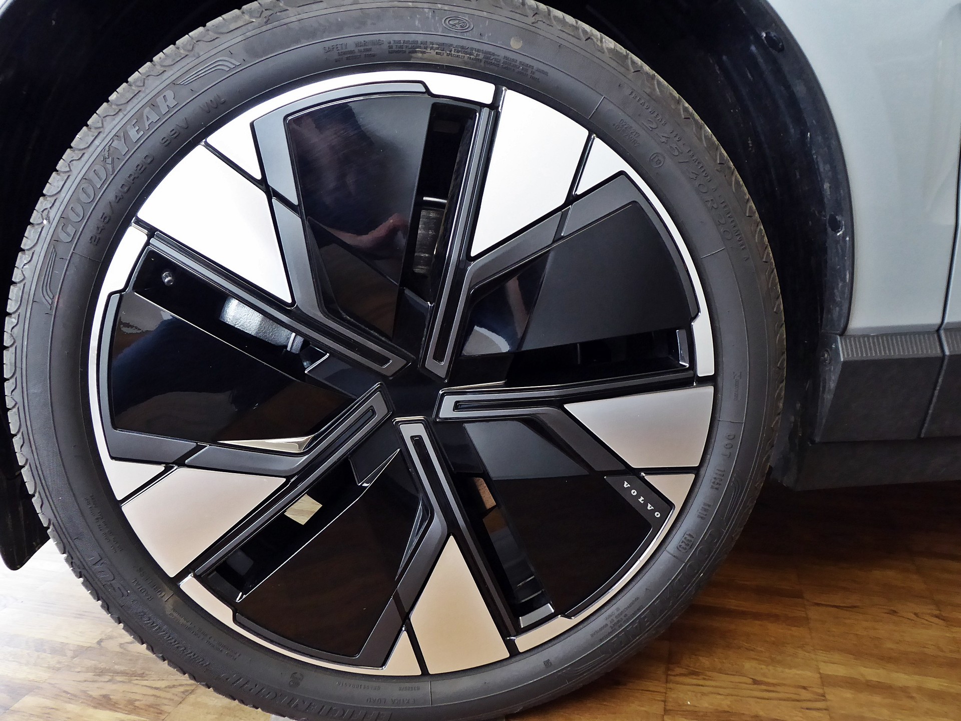 VOLVO EX30 E60 69kWh Ext Ra Ultra-image-13