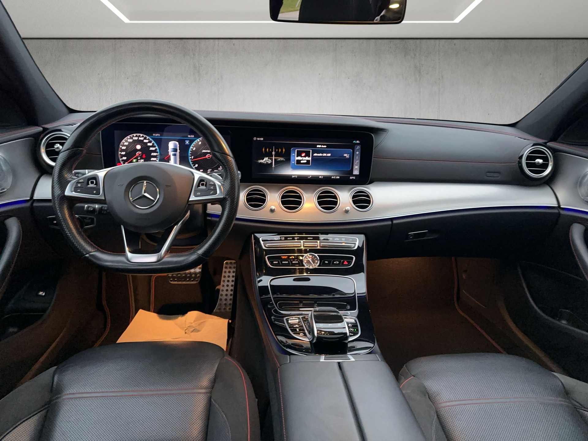 MERCEDES-BENZ E 43 AMG 4 Matic 9G-Tronic-image-14