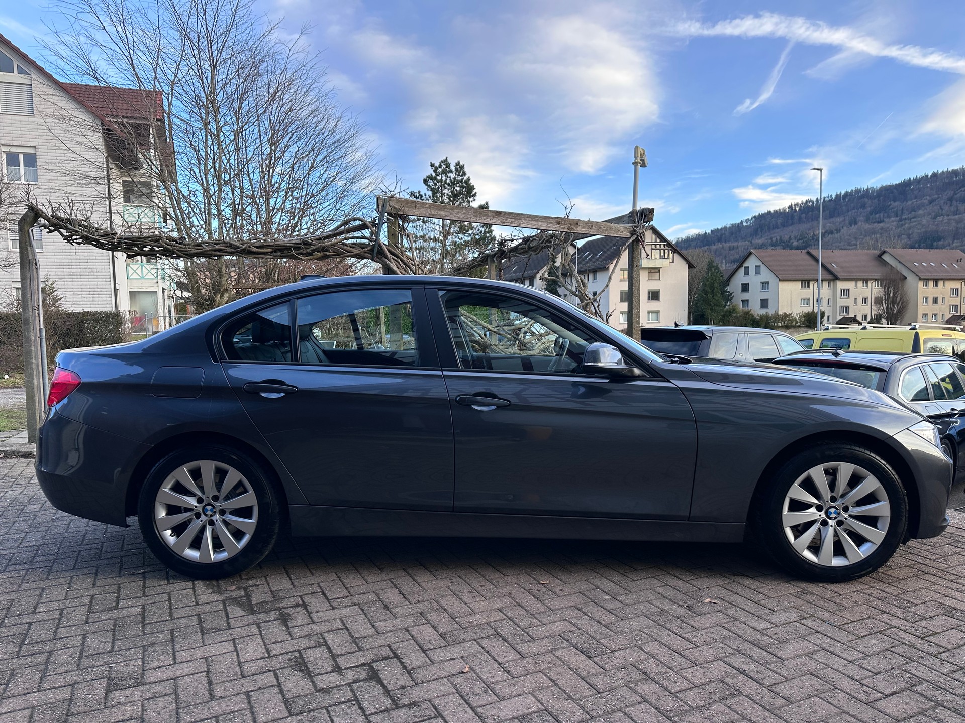 BMW 318d-image-4