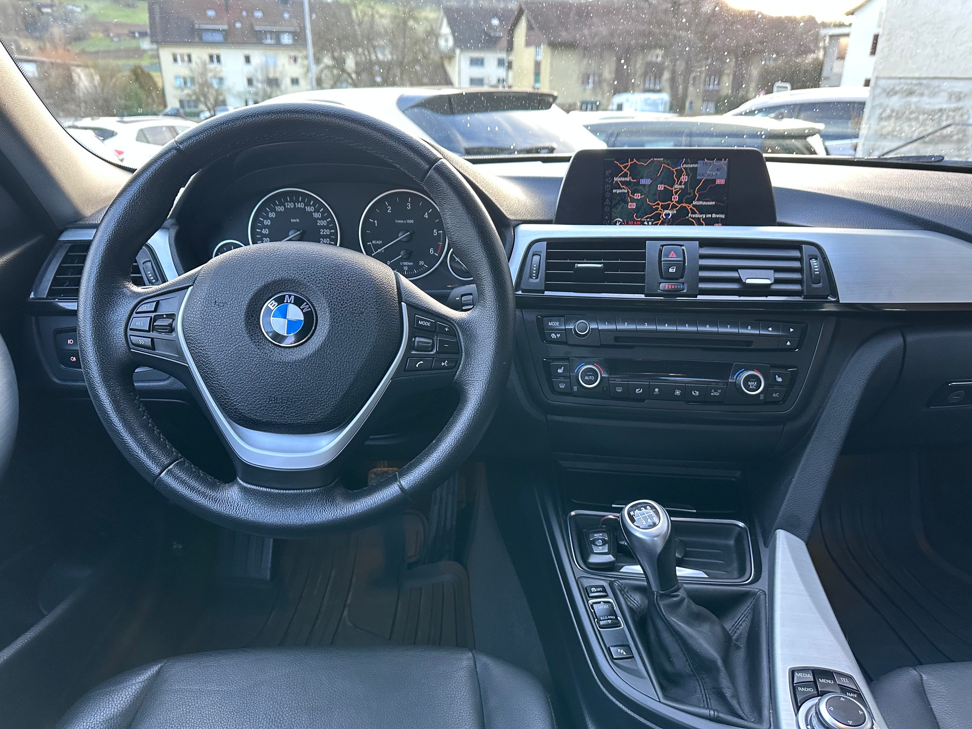BMW 318d-image-7
