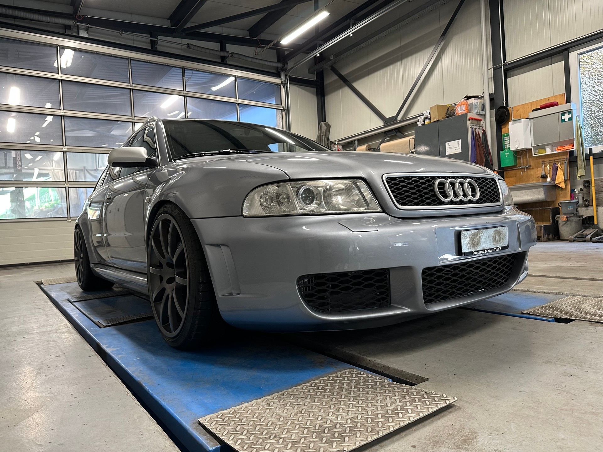 AUDI RS4 Avant quattro-image-8