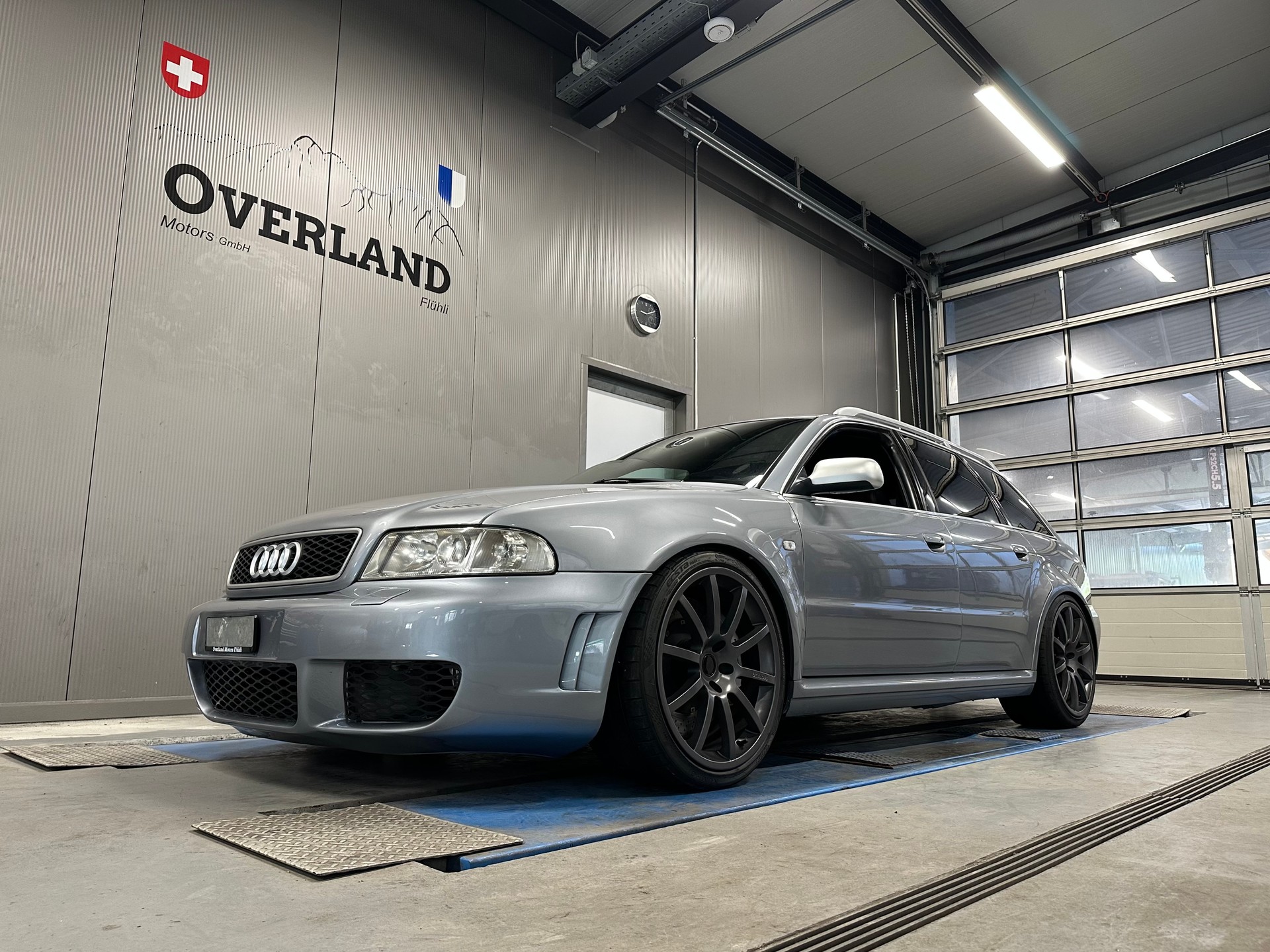 AUDI RS4 Avant quattro-image-5