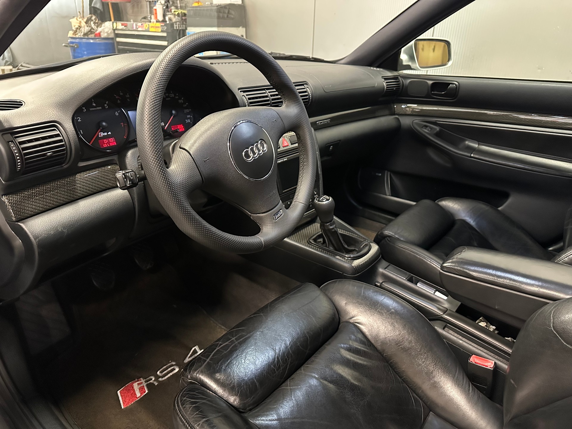 AUDI RS4 Avant quattro-image-12