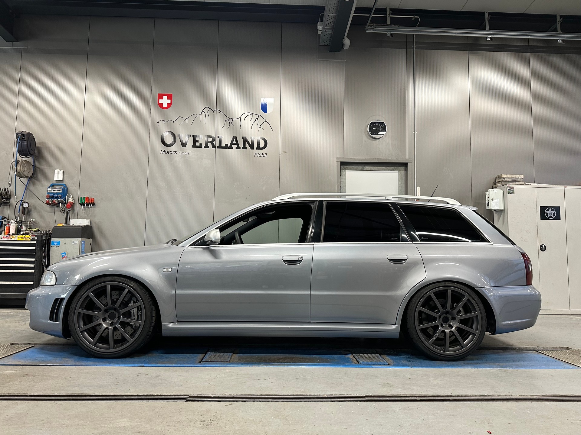 AUDI RS4 Avant quattro-image-2
