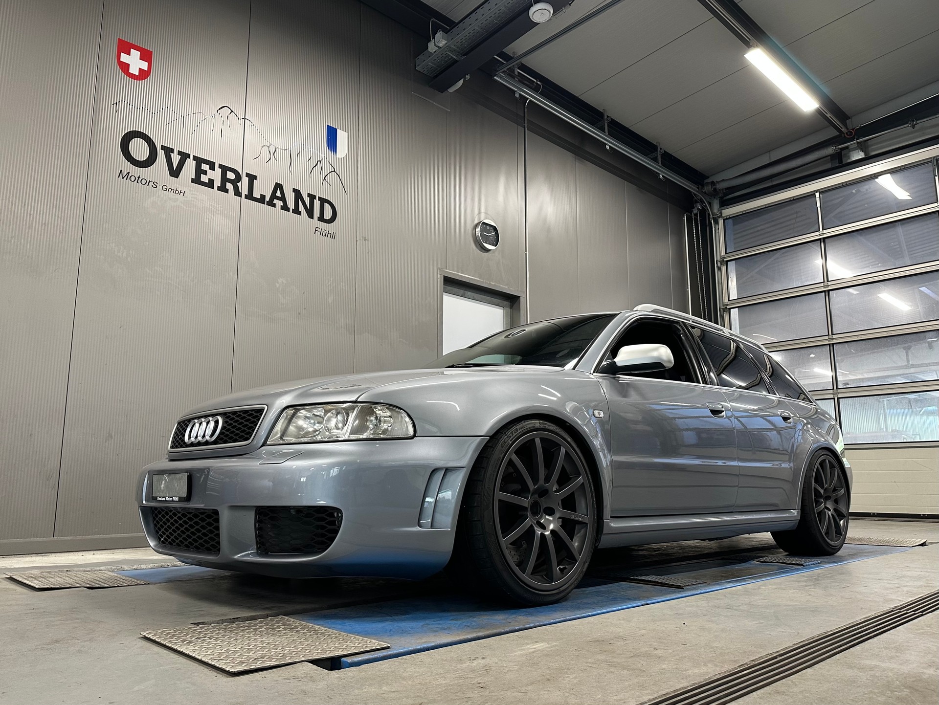 AUDI RS4 Avant quattro-image-0