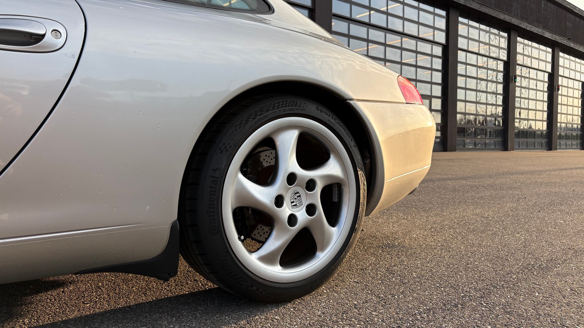 PORSCHE 911 Carrera-image-6