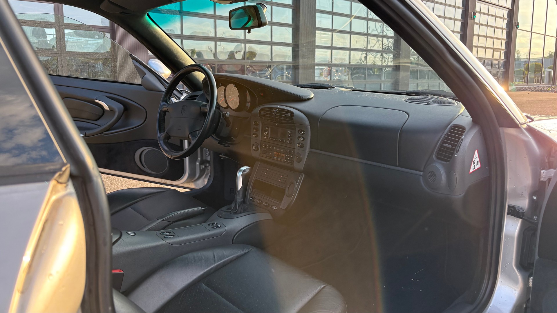 PORSCHE 911 Carrera-image-15