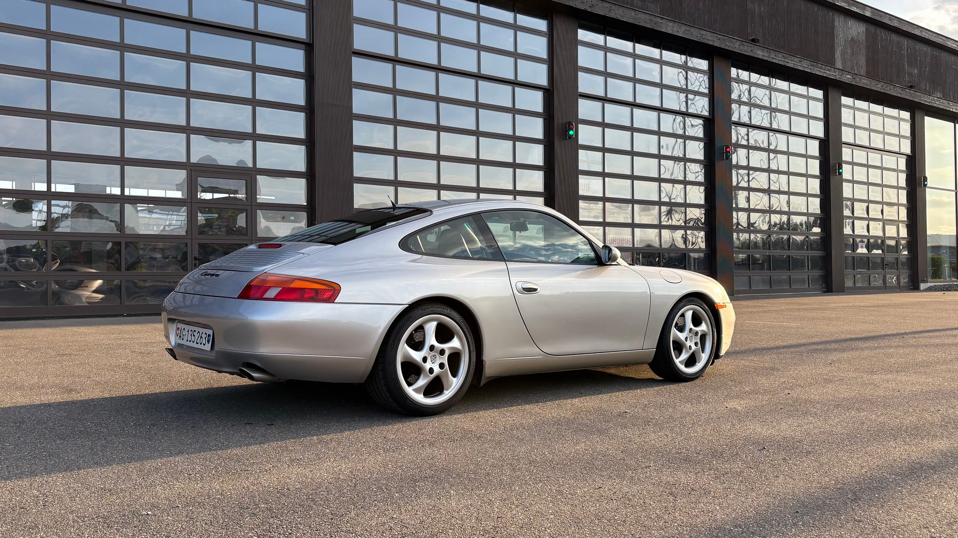 PORSCHE 911 Carrera-image-4