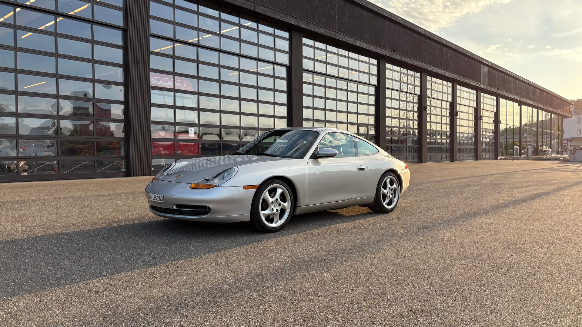 PORSCHE 911 Carrera-image-0