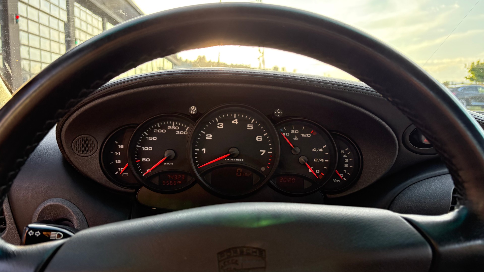 PORSCHE 911 Carrera-image-21