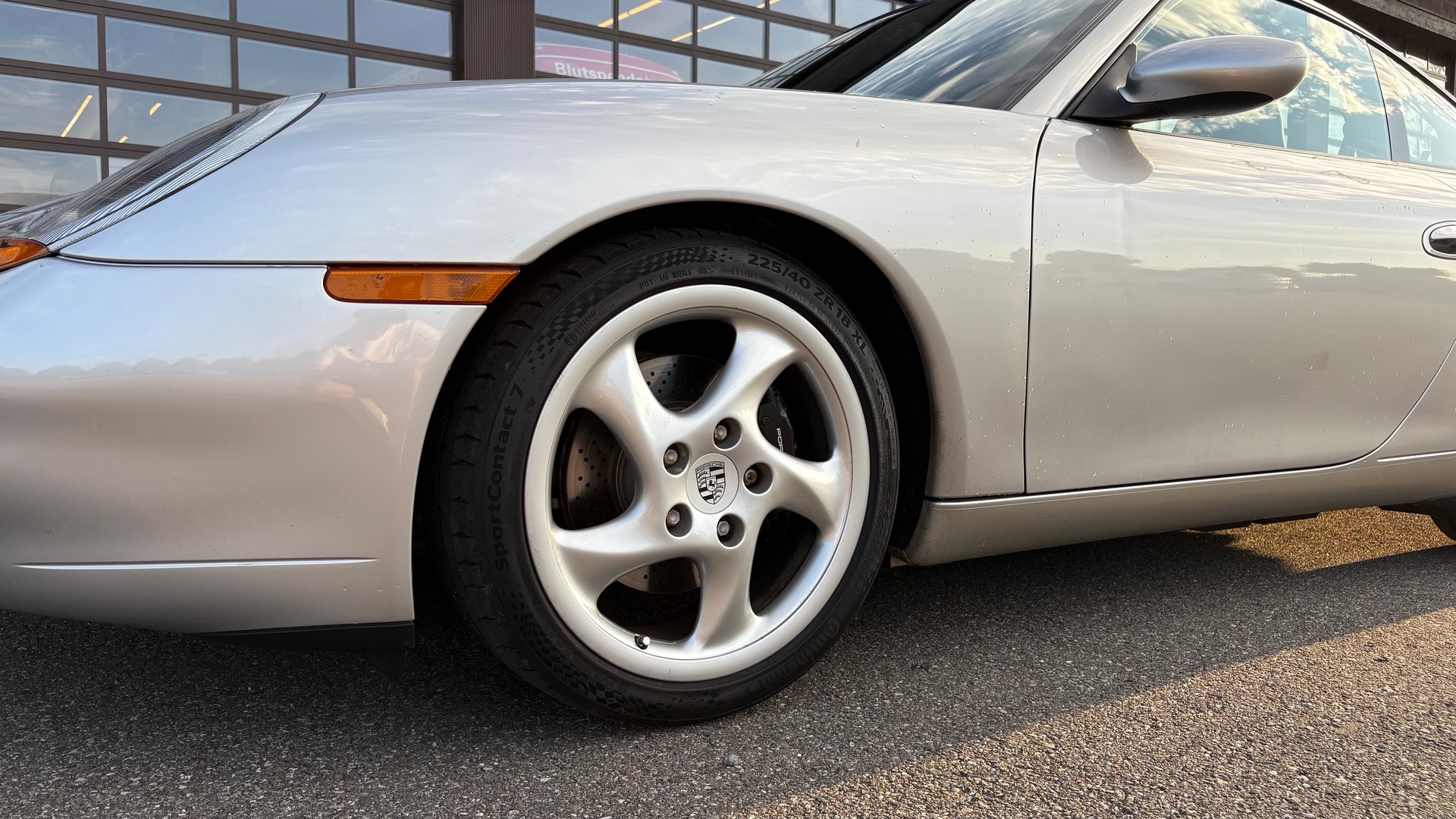 PORSCHE 911 Carrera-image-2