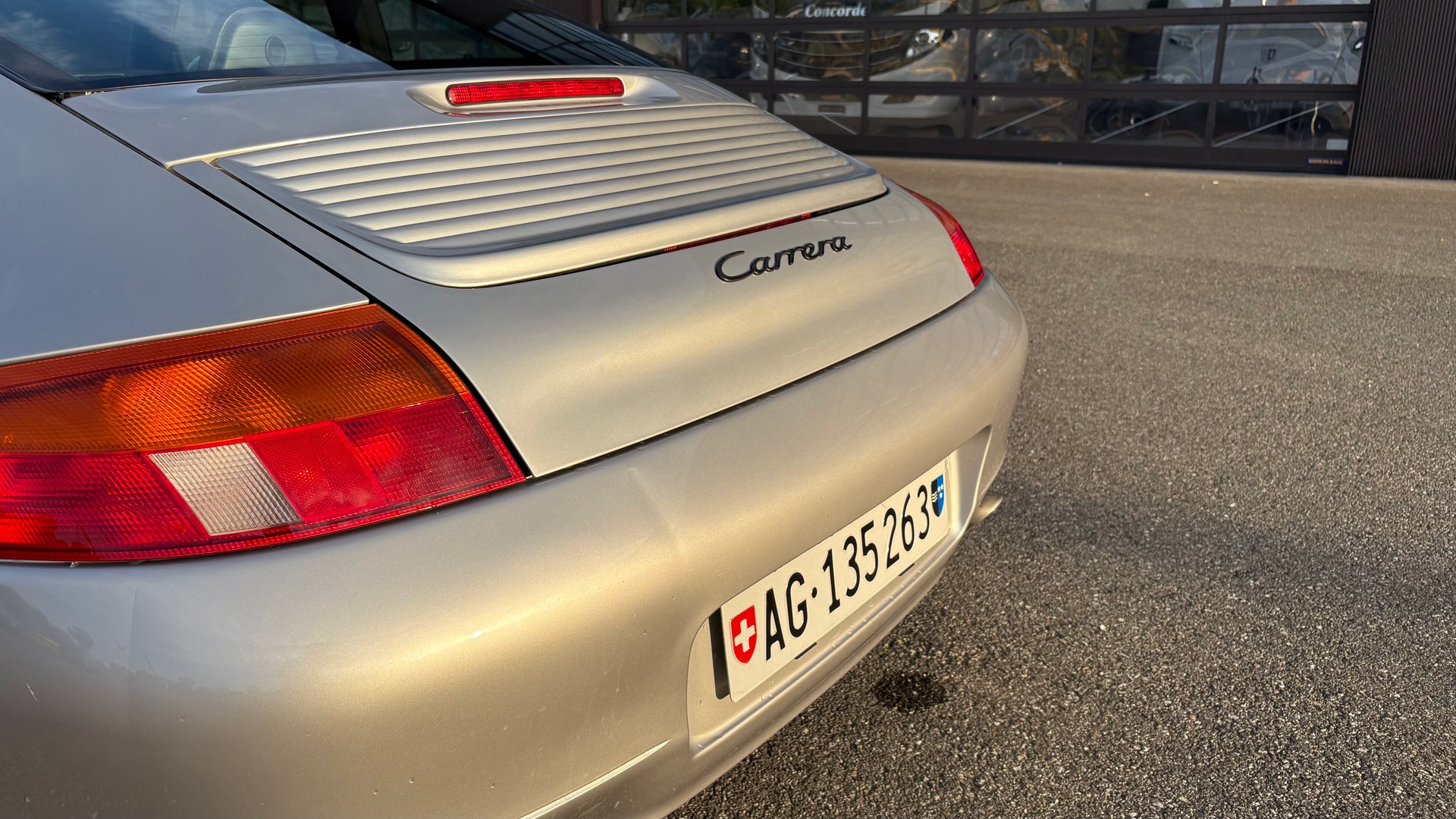 PORSCHE 911 Carrera-image-8