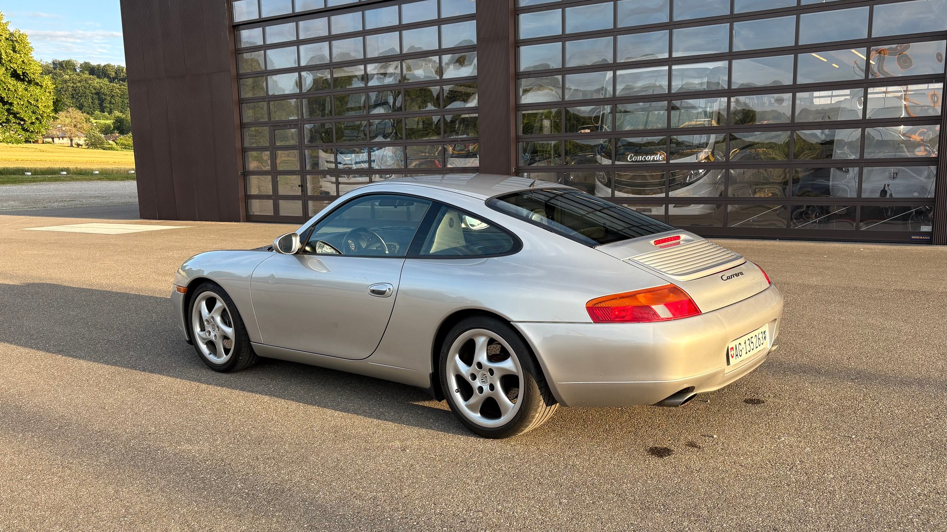 PORSCHE 911 Carrera-image-1