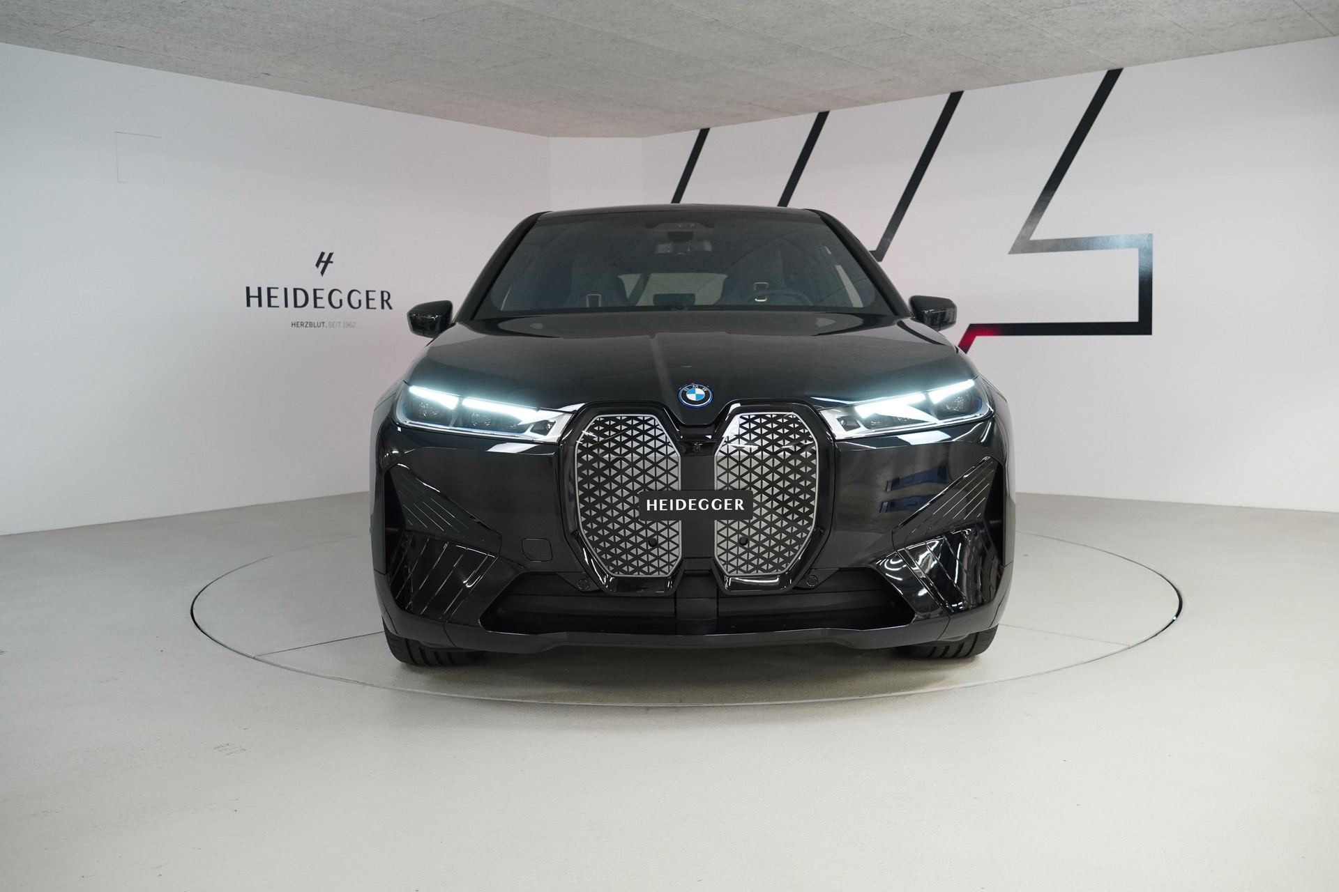 BMW iX xDrive50-image-2
