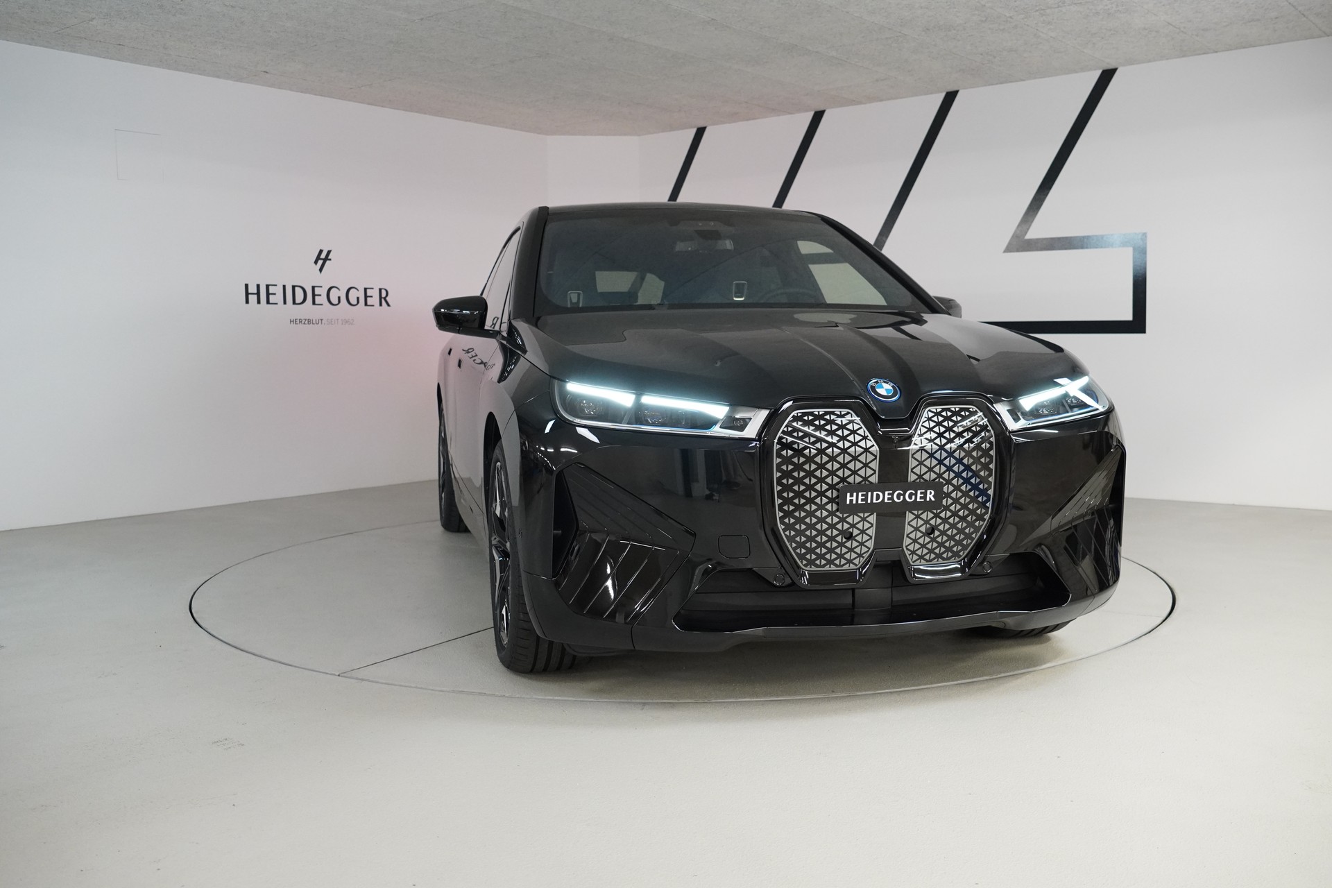 BMW iX xDrive50-image-3