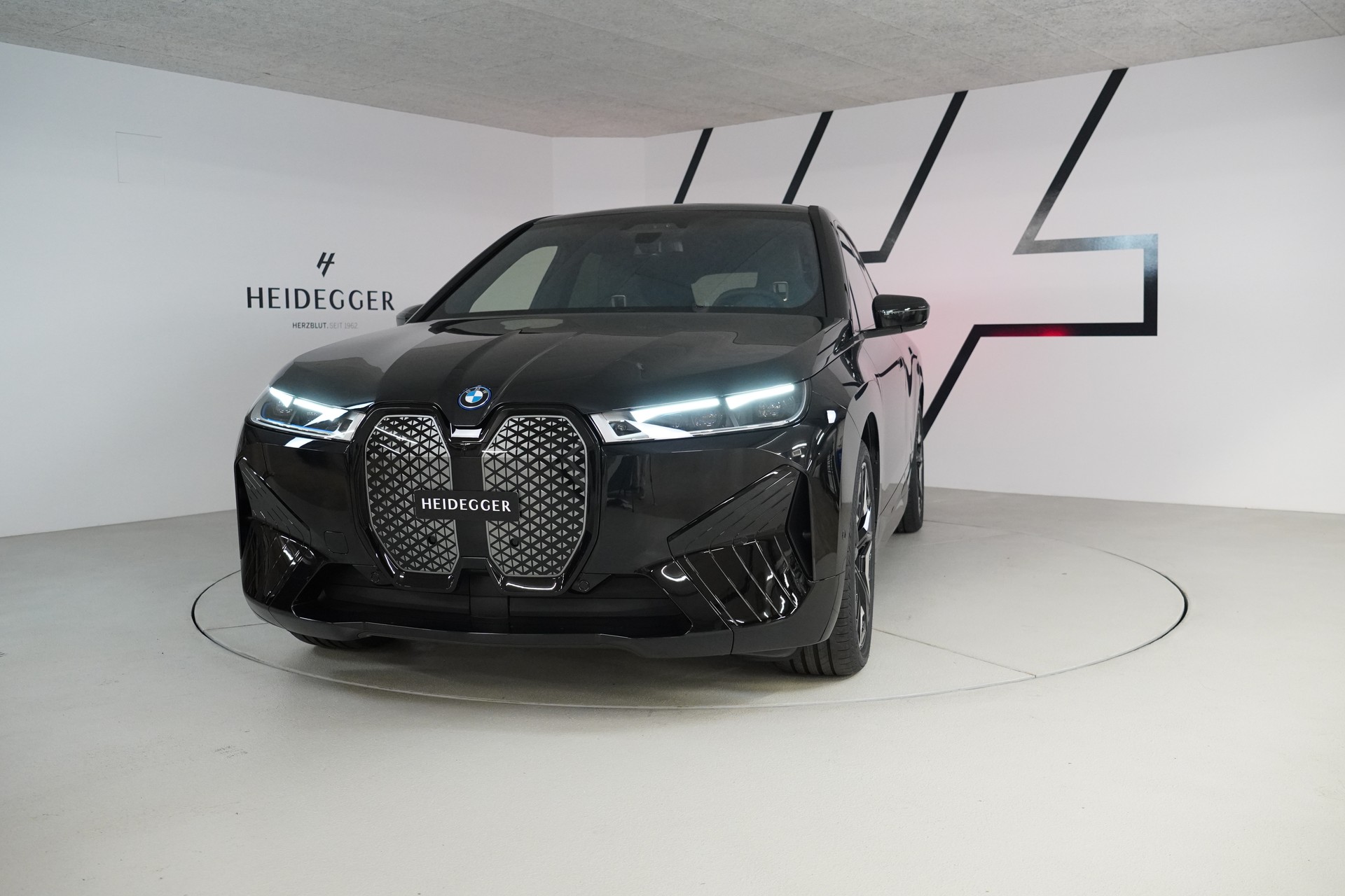 BMW iX xDrive50-image-0
