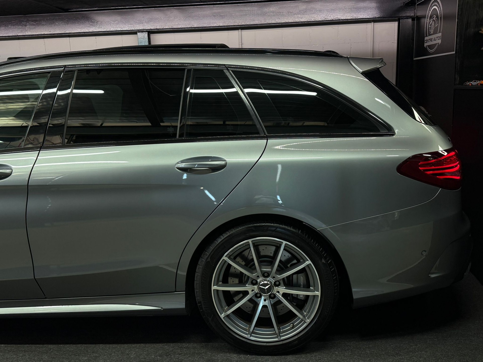 MERCEDES-BENZ C 63 AMG Speedshift /// Service stets in der Vertragswerkstatt durchgeführt-image-12