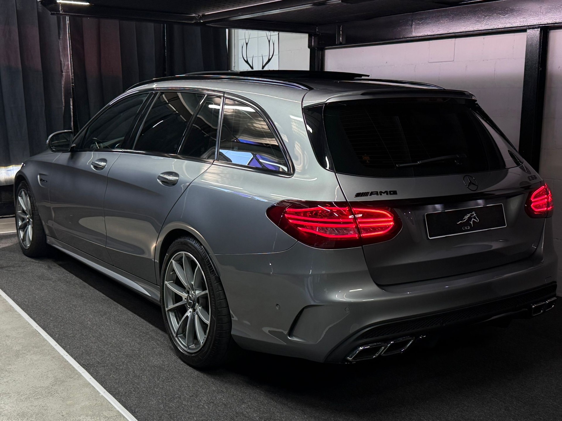 MERCEDES-BENZ C 63 AMG Speedshift /// Service stets in der Vertragswerkstatt durchgeführt-image-6