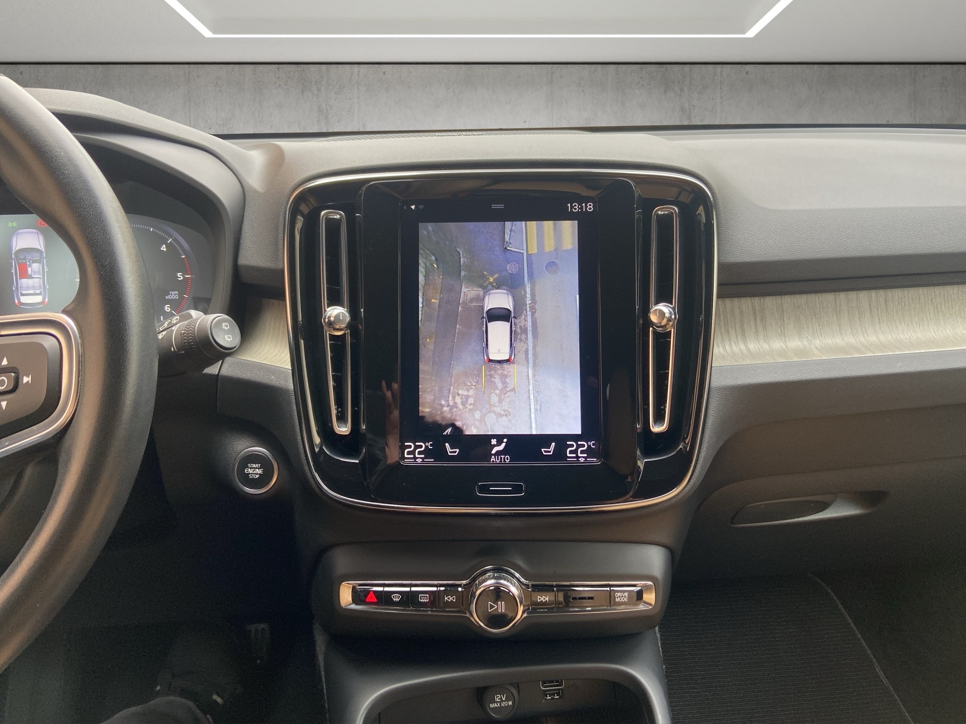 VOLVO XC40 D4 AWD Inscription Geartronic-image-10
