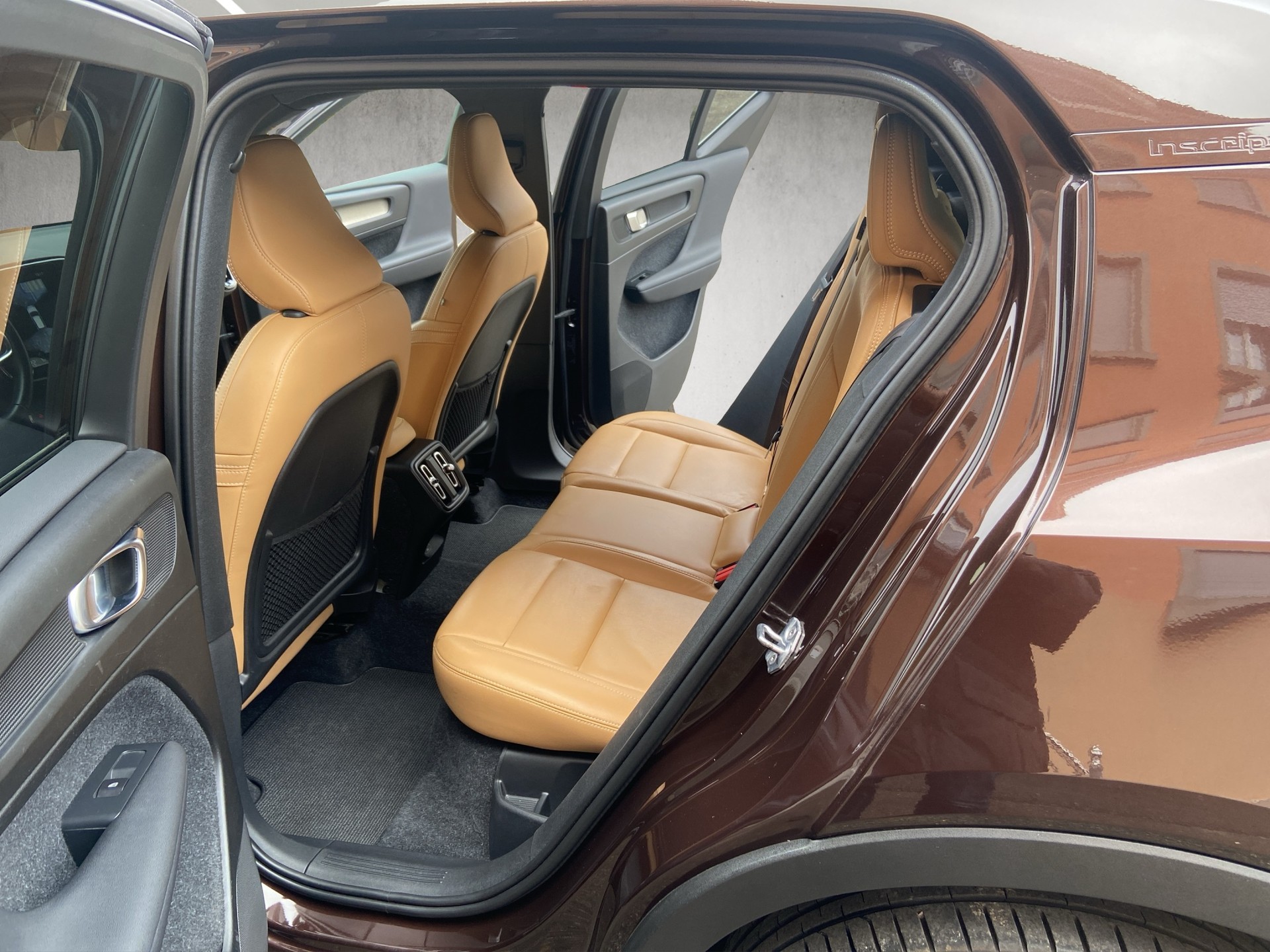 VOLVO XC40 D4 AWD Inscription Geartronic-image-8