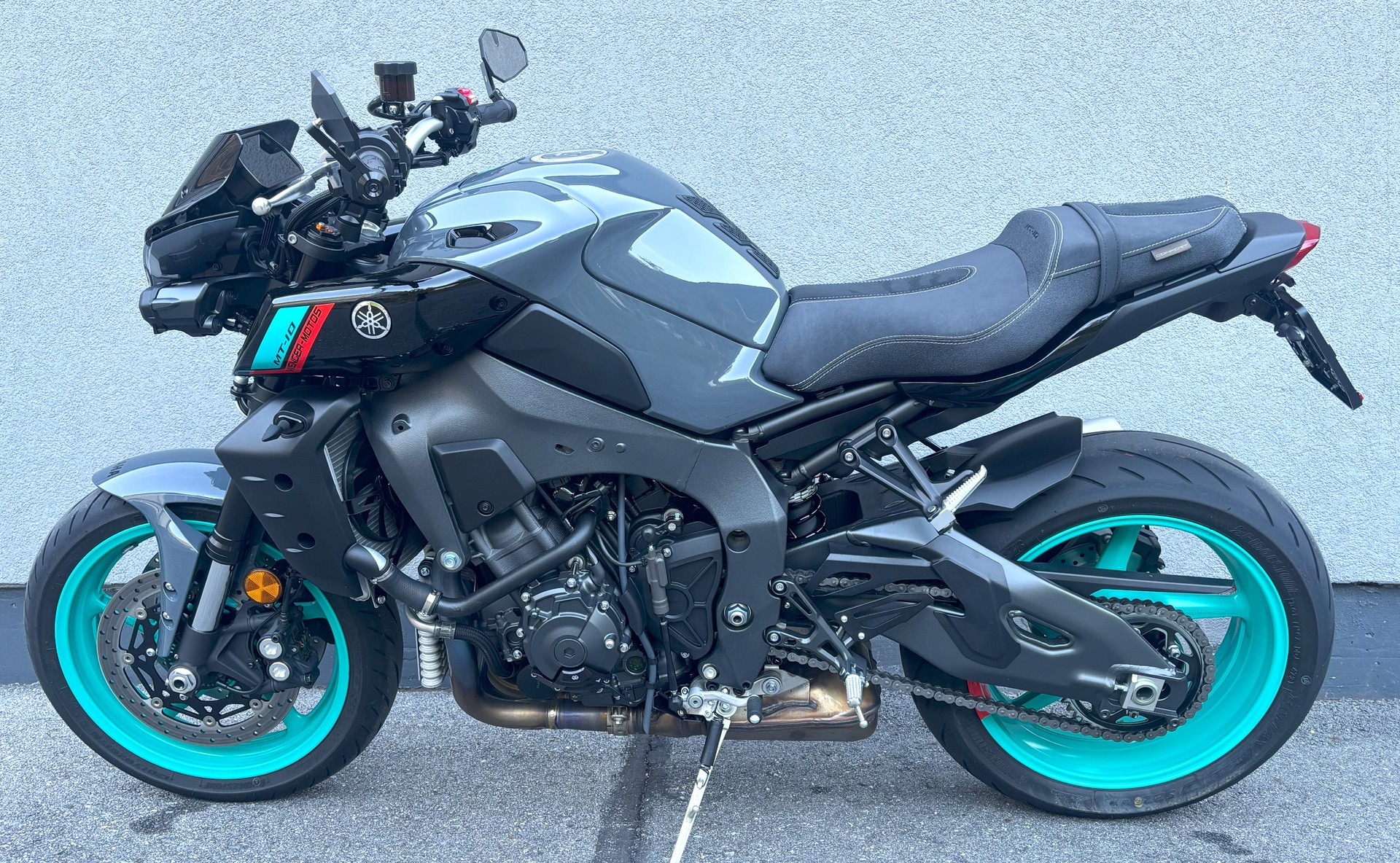 YAMAHA MT-10 ABS-showroom-element-3