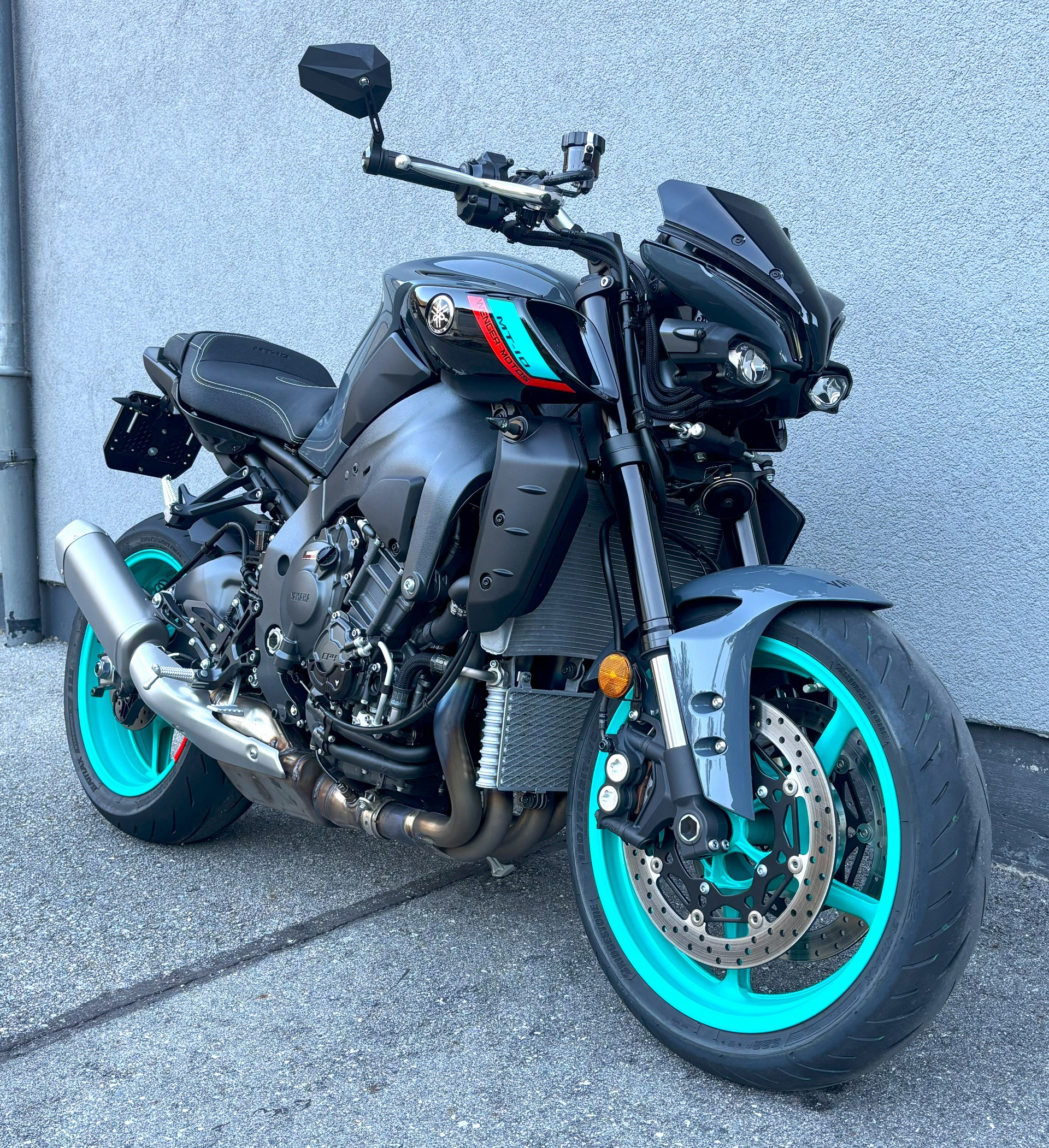 YAMAHA MT-10 ABS-showroom-element-1