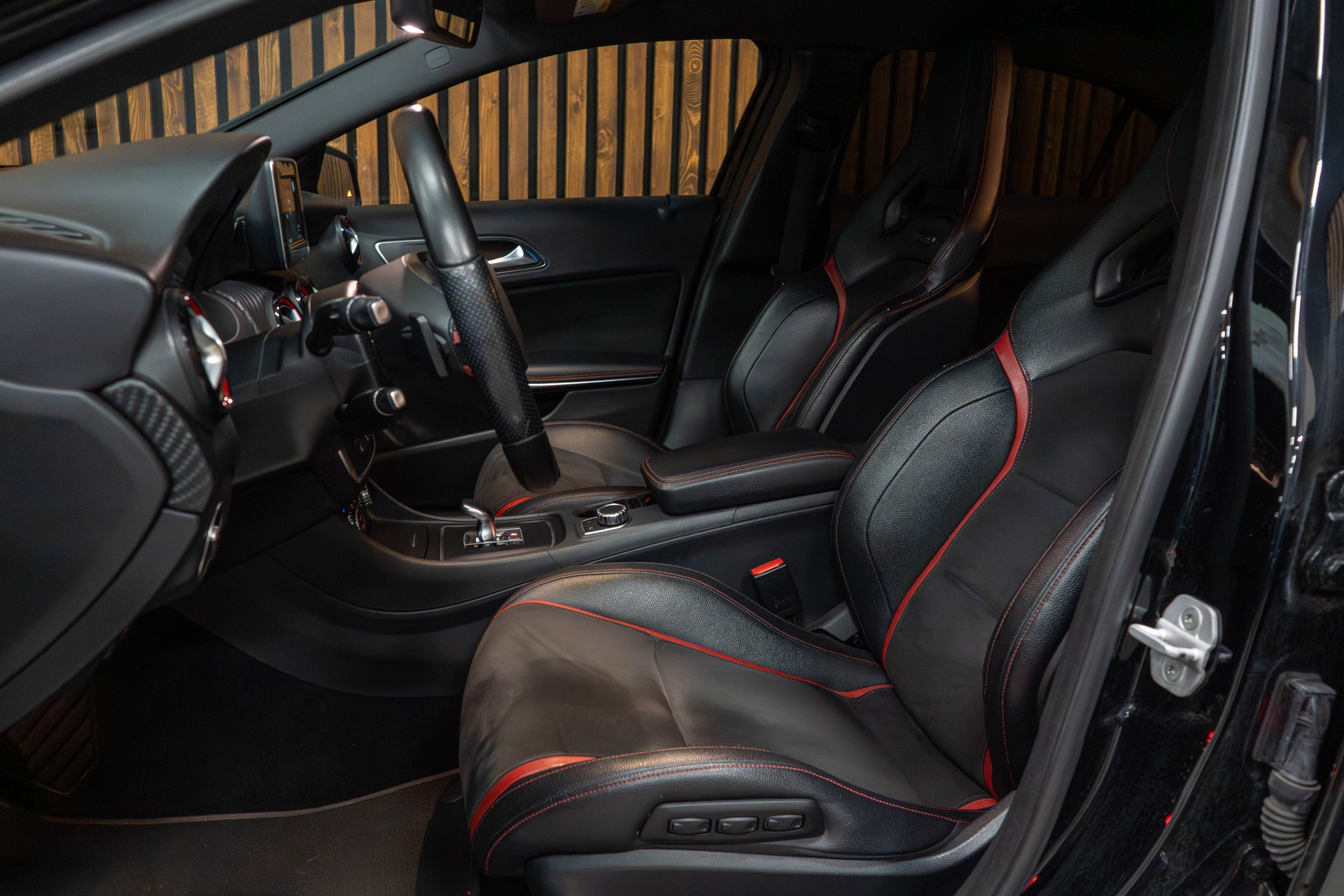 MERCEDES-BENZ A 45 AMG 4m-image-13