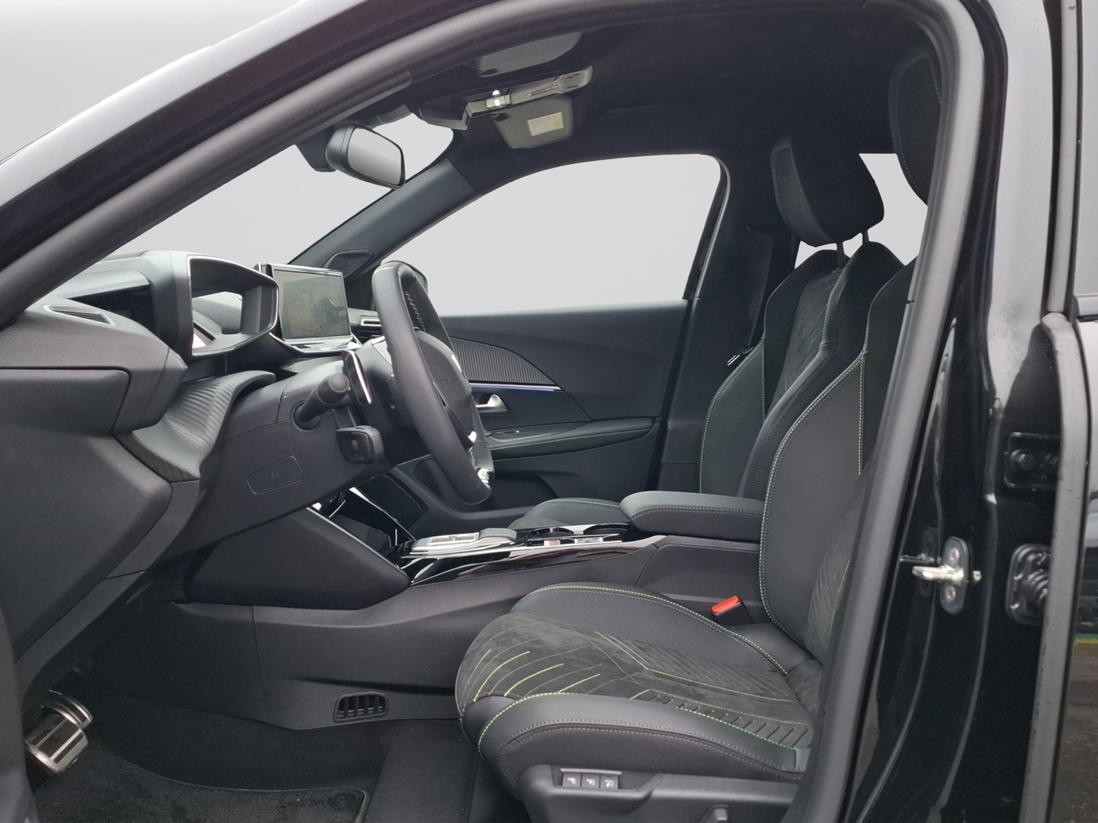PEUGEOT 2008 NEW 1.2 145 MHEV GT-image-4
