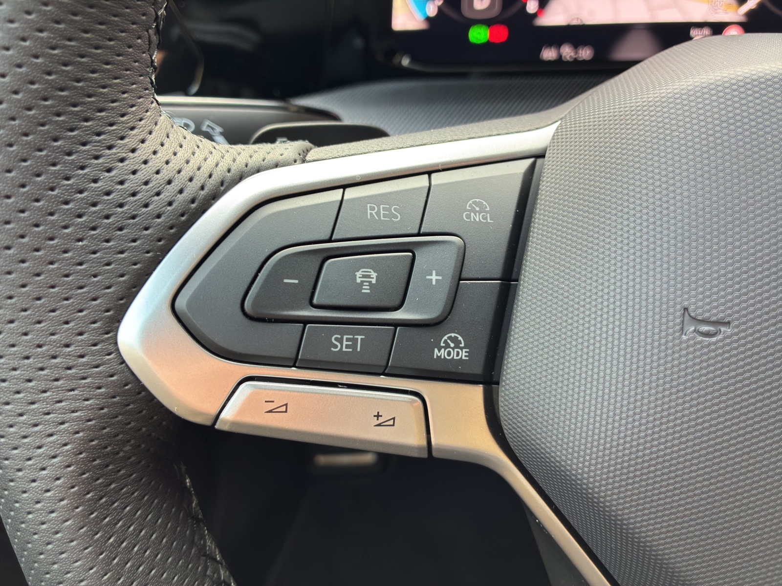 VW Golf Variant 2.0 TSI R-Line DSG 4 Motion-image-12
