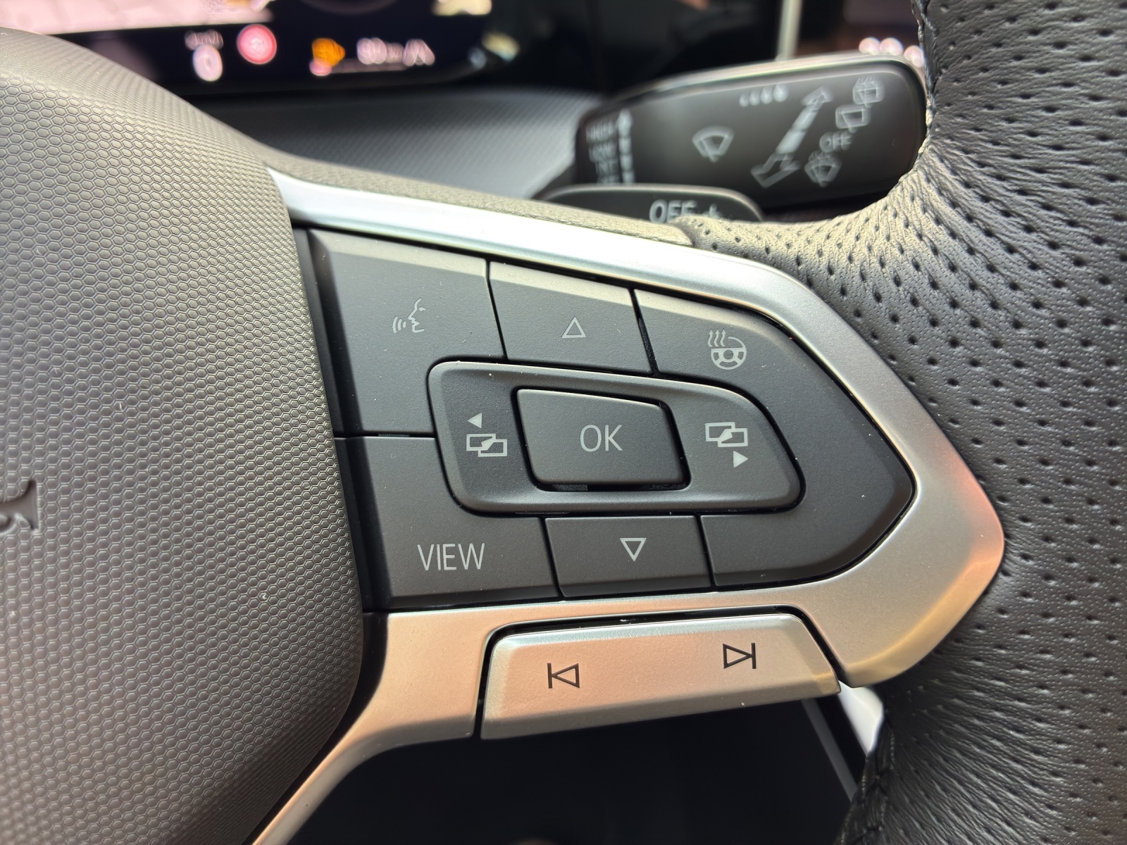 VW Golf Variant 2.0 TSI R-Line DSG 4 Motion-image-13