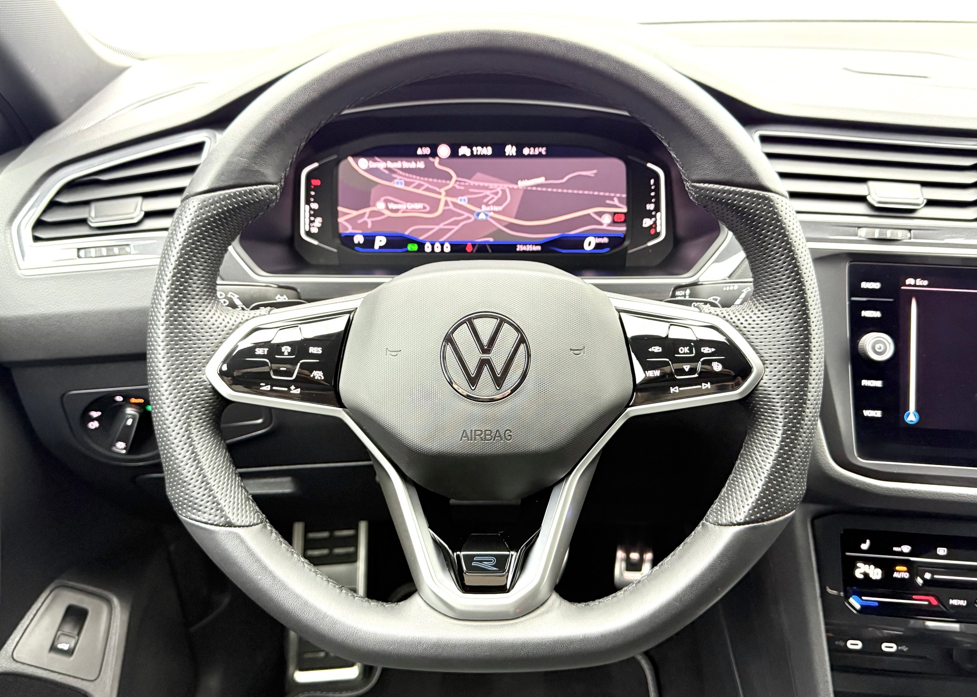 VW Tiguan Allspace 2.0 TDI SCR R-Line 4Motion DSG-image-8