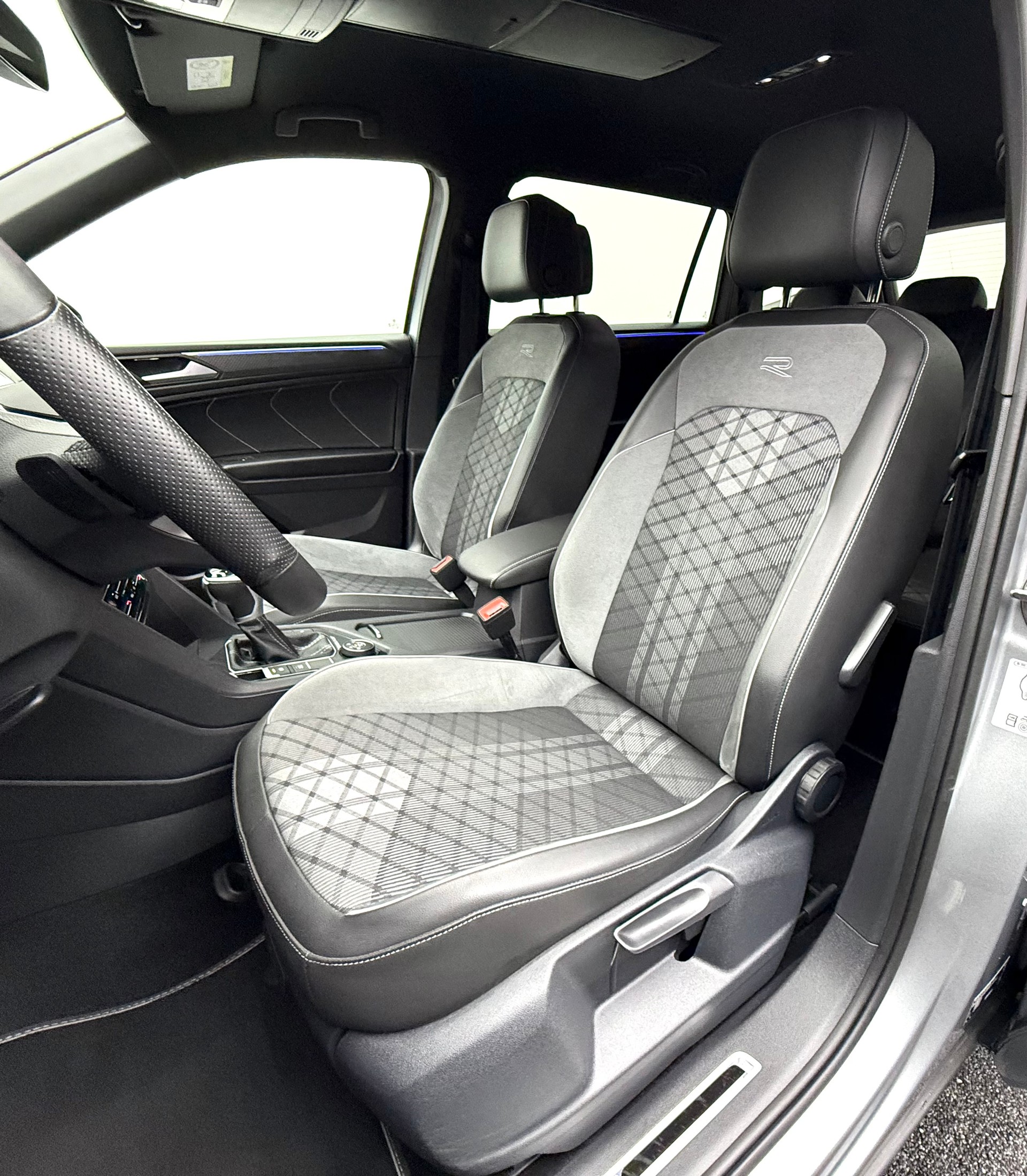 VW Tiguan Allspace 2.0 TDI SCR R-Line 4Motion DSG-image-14