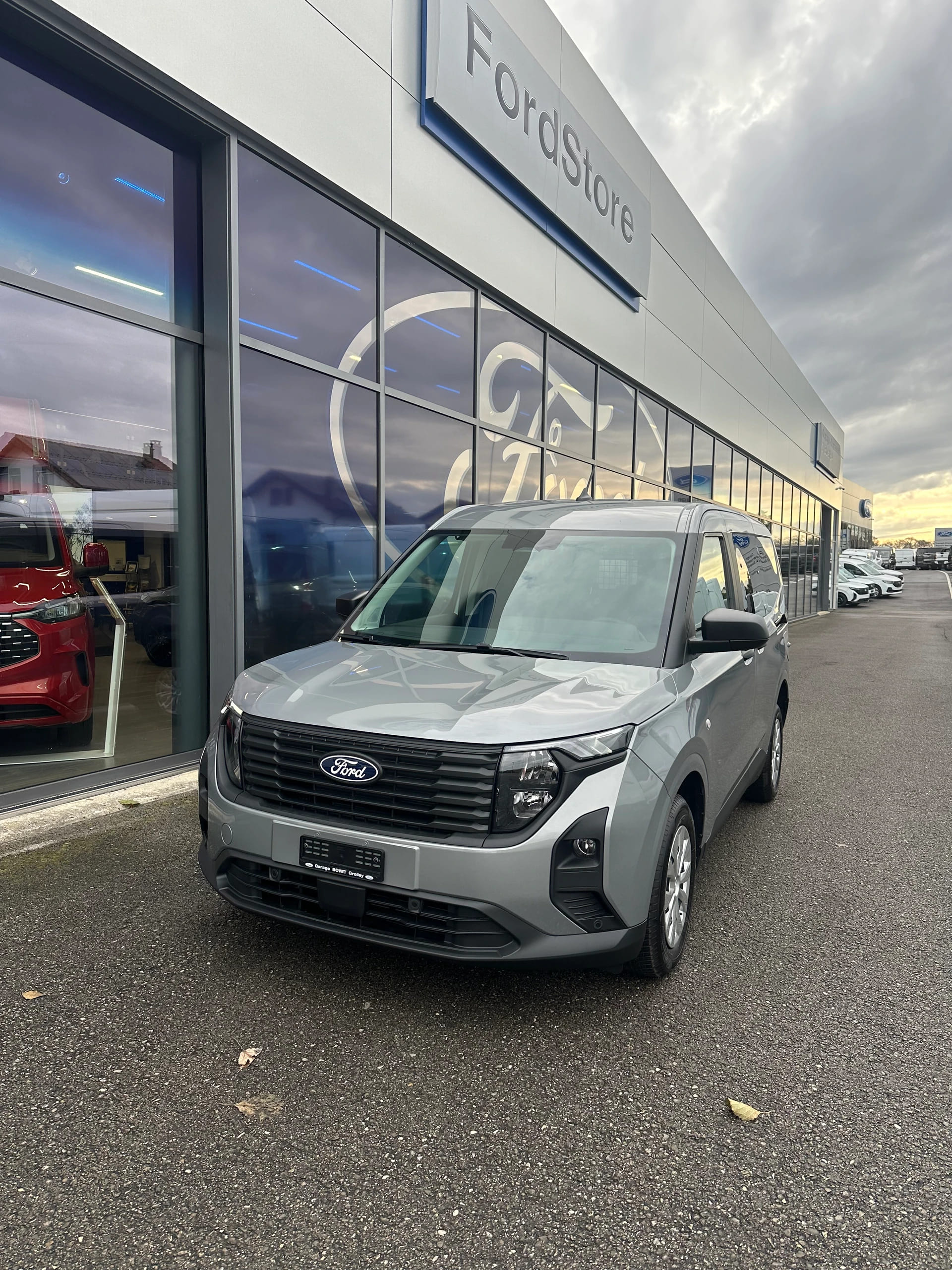 FORD Transit Courier Dkab. van 1.0 Trend/100CV/Man.-image-0