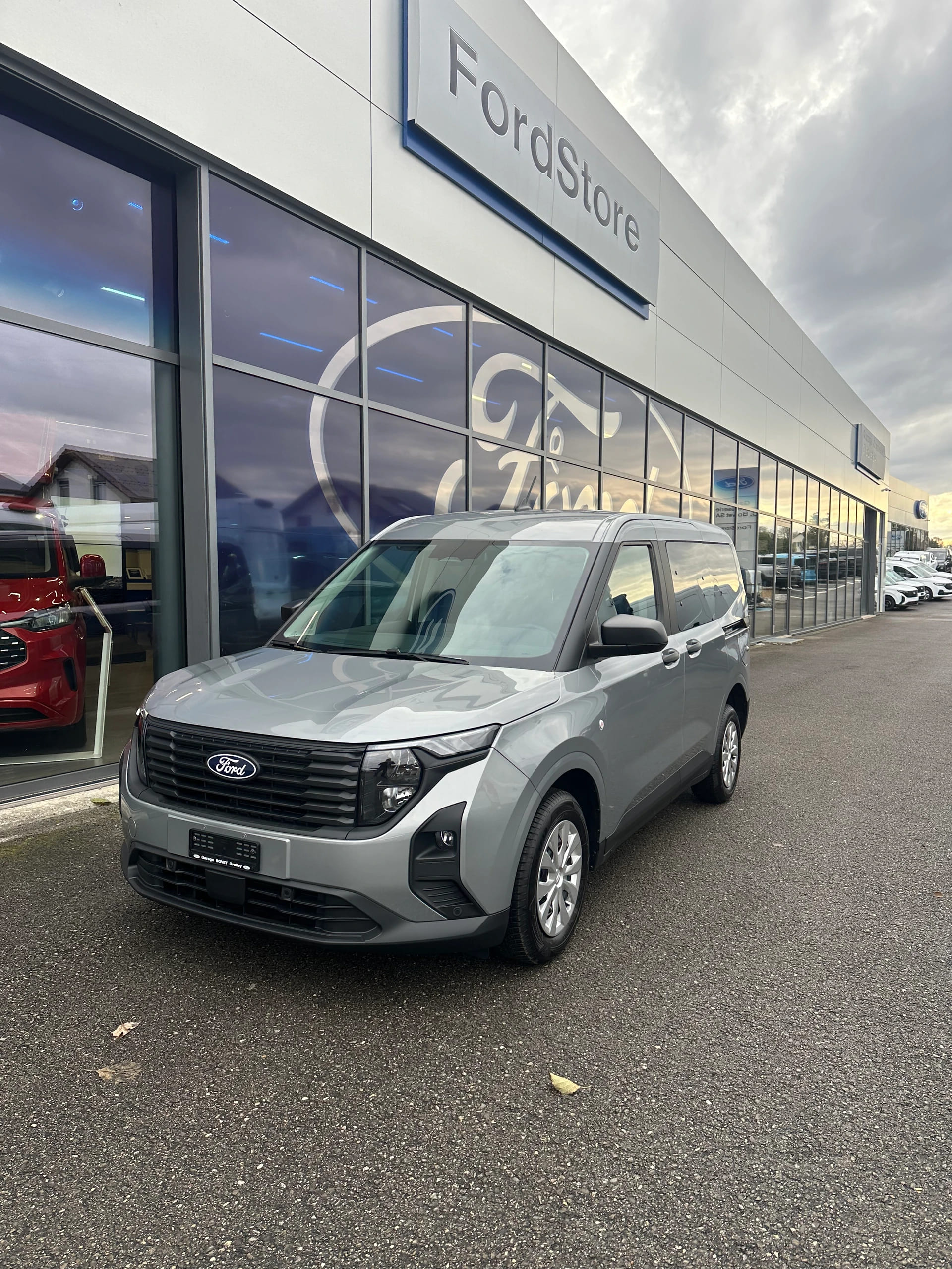 FORD Transit Courier Dkab. van 1.0 Trend/100CV/Man.-image-1