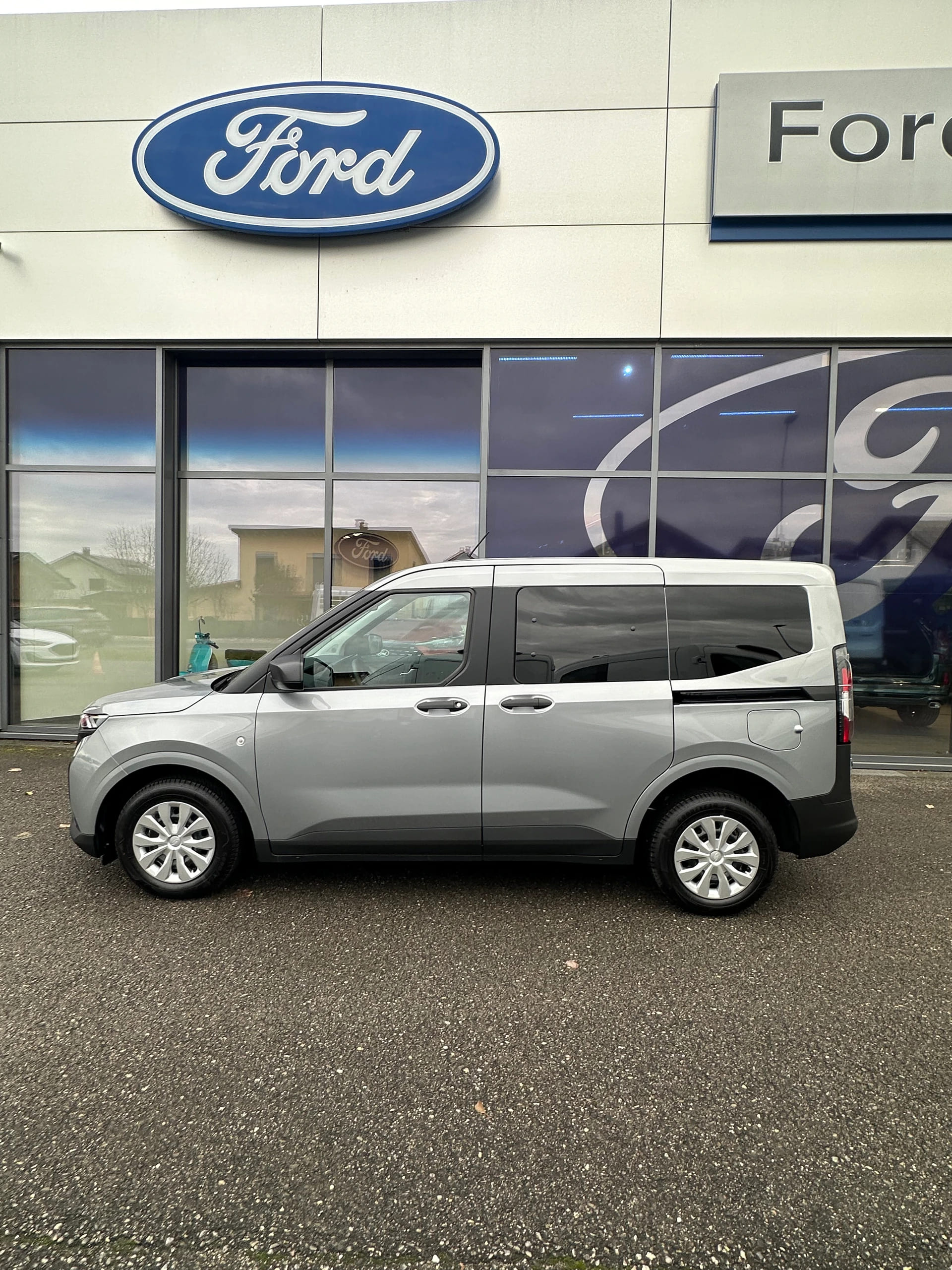 FORD Transit Courier Dkab. van 1.0 Trend/100CV/Man.-image-2