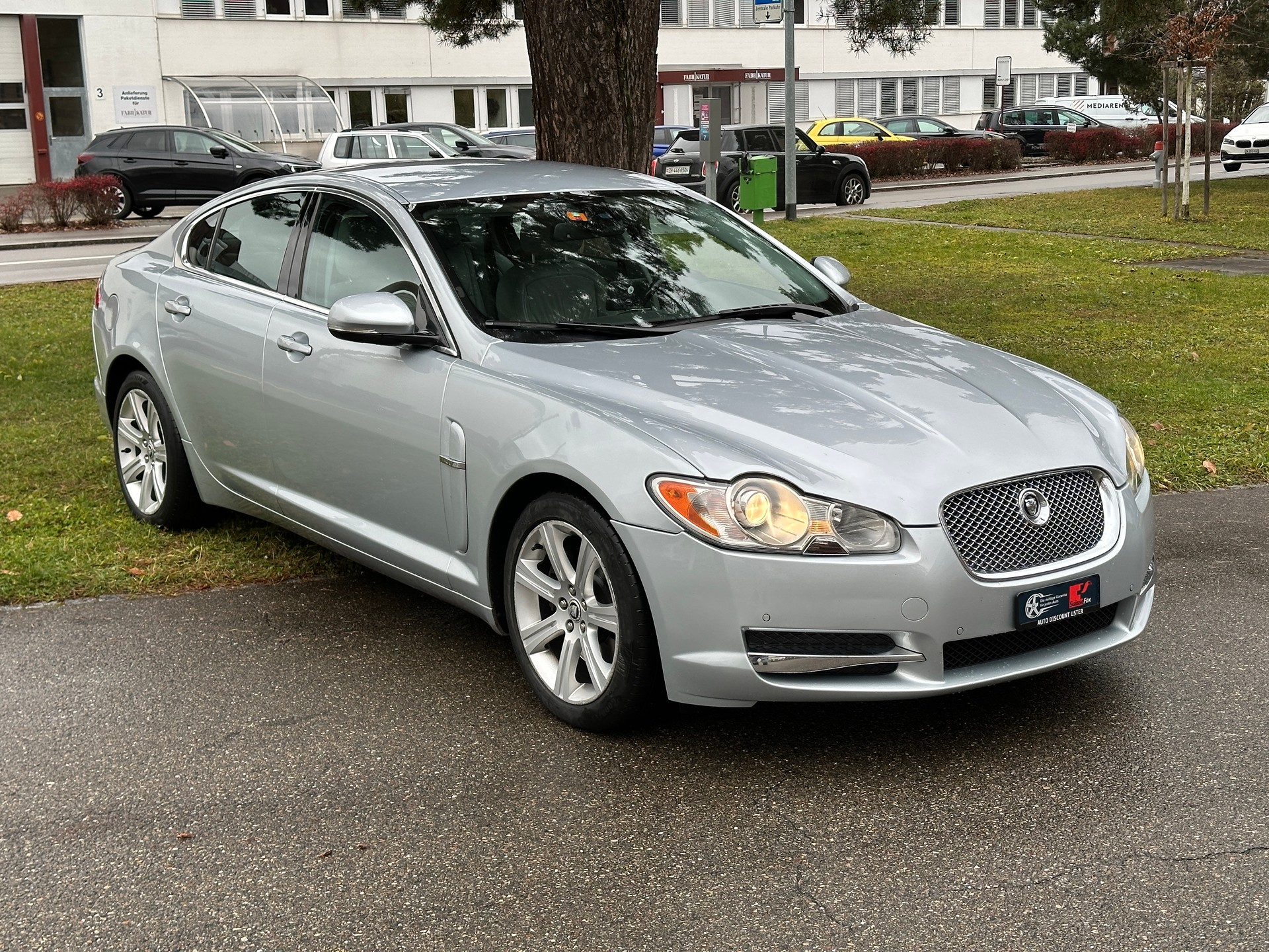 JAGUAR XF 3.0 V6 Greenwich Premium Luxury-image-2
